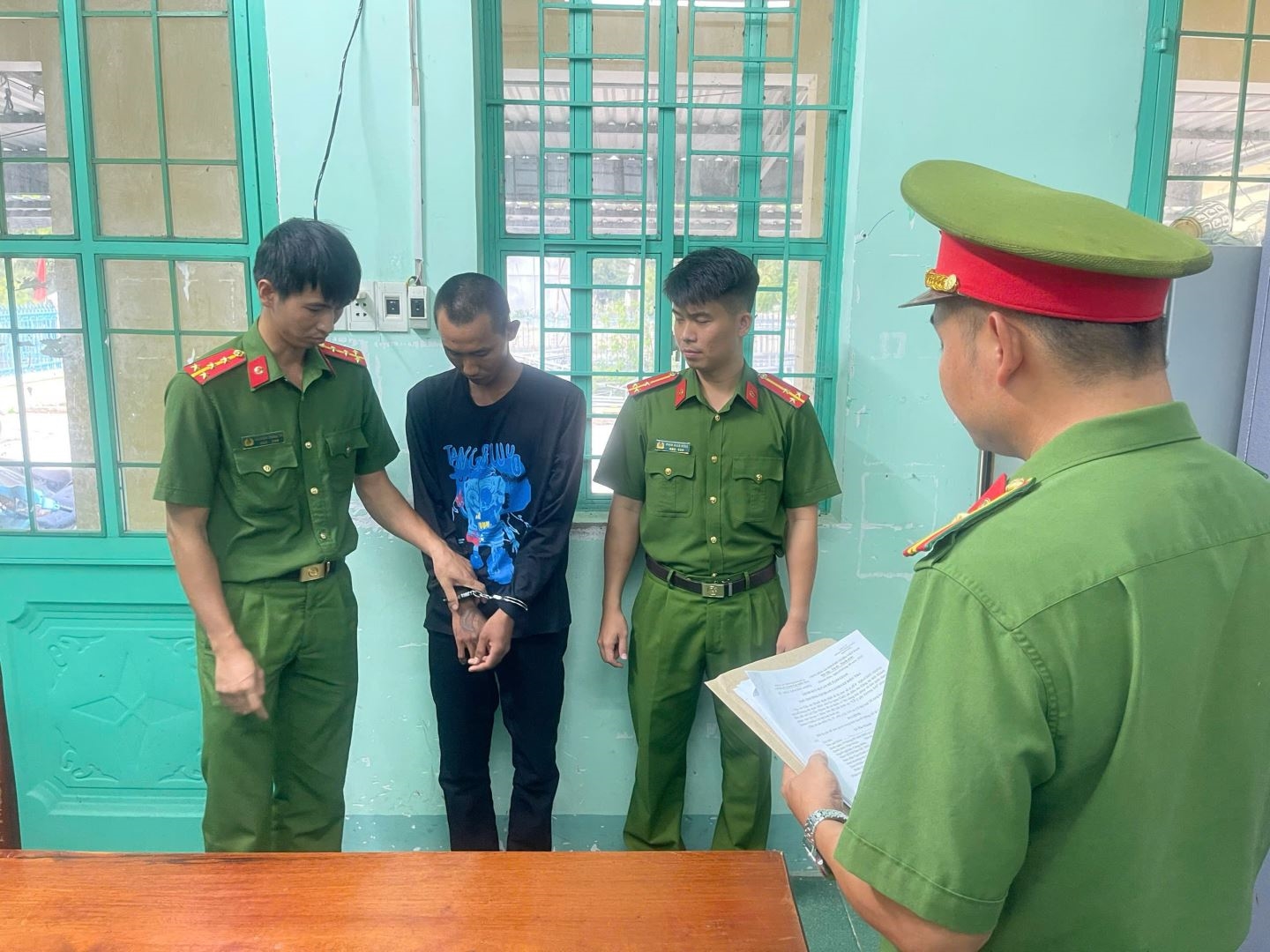 Khởi tố, bắt tạm giam đối tượng dùng kiếm gây thương tích tại xã Phước Dinh