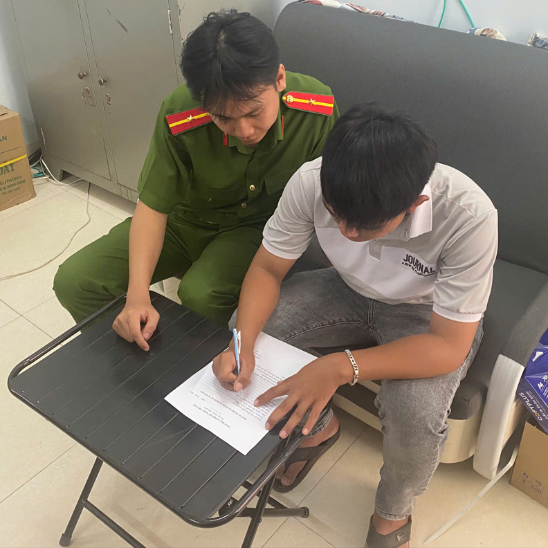 Biểu dương tinh thần tình nguyện tham gia nghĩa vụ Công an nhân dân của thanh niên xã Tân Định
