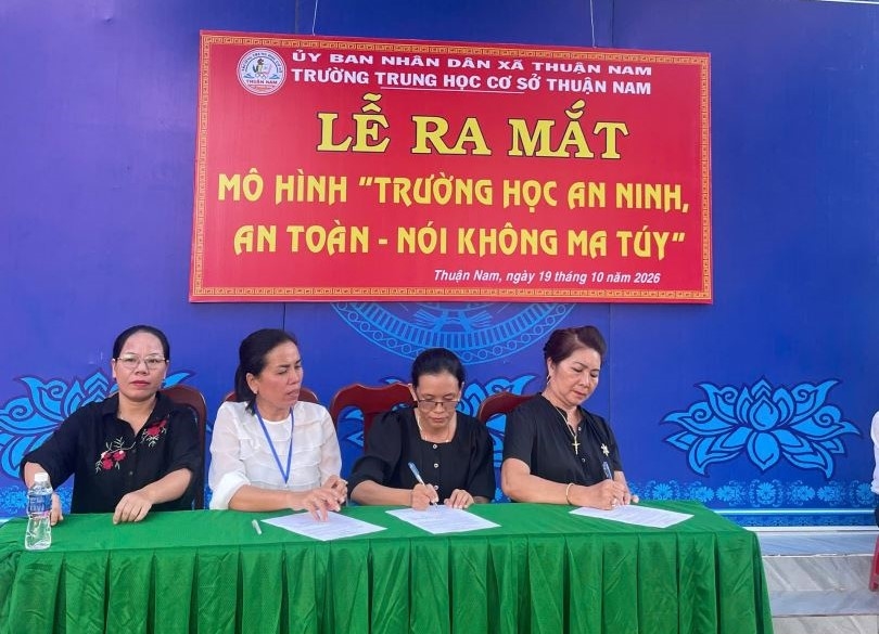 Xã Thuận Nam ra mắt mô hình “Trường học an ninh, an toàn - Nói không với ma túy” tại Trường THCS Thuận Nam