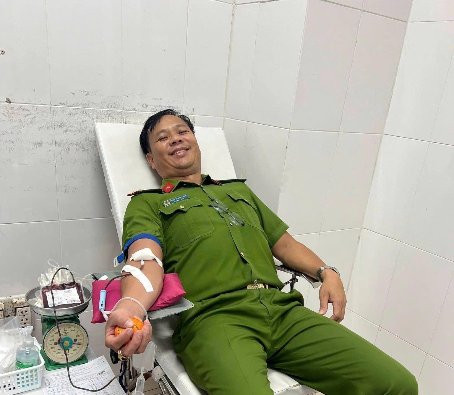 Công an phường Đông Hải kịp thời hiến máu khẩn cấp, chung tay cứu sống người bệnh!