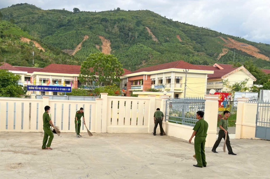 Công an xã Tây Khánh Sơn tích cực hưởng ứng 