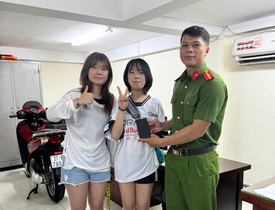 Công an phường Nha Trang bắt quả tang đối tượng trộm cắp tài sản và trao trả tài sản cho du khách