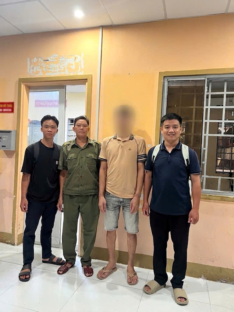 Công an xã Tu Bông truy tìm, đưa đối tượng bỏ trốn đi cai nghiện bắt buộc