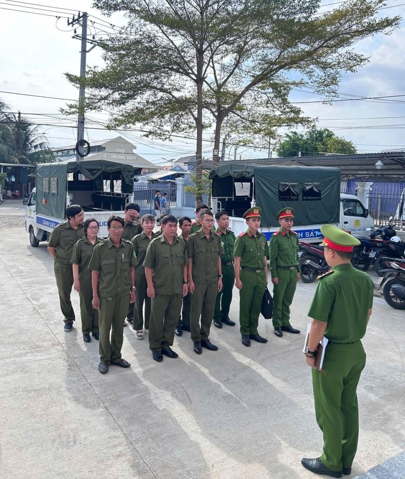 Công an xã Vạn Thắng đẩy nhanh tiến độ phủ kín VNeID cho thế hệ măng non