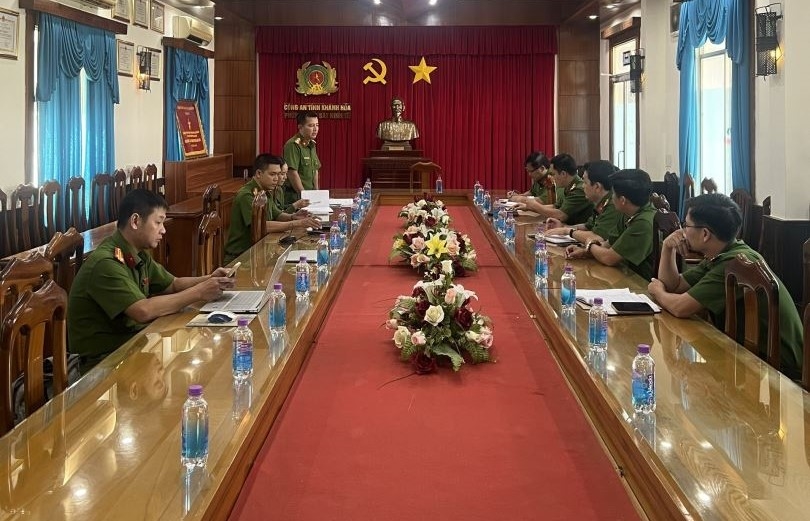 Công an tỉnh Khánh Hòa kiểm tra công tác tiếp nhận, giải quyết tin báo, tố giác về tội phạm và phản ánh về an ninh trật tự trên VNeID tại Công an cấp xã