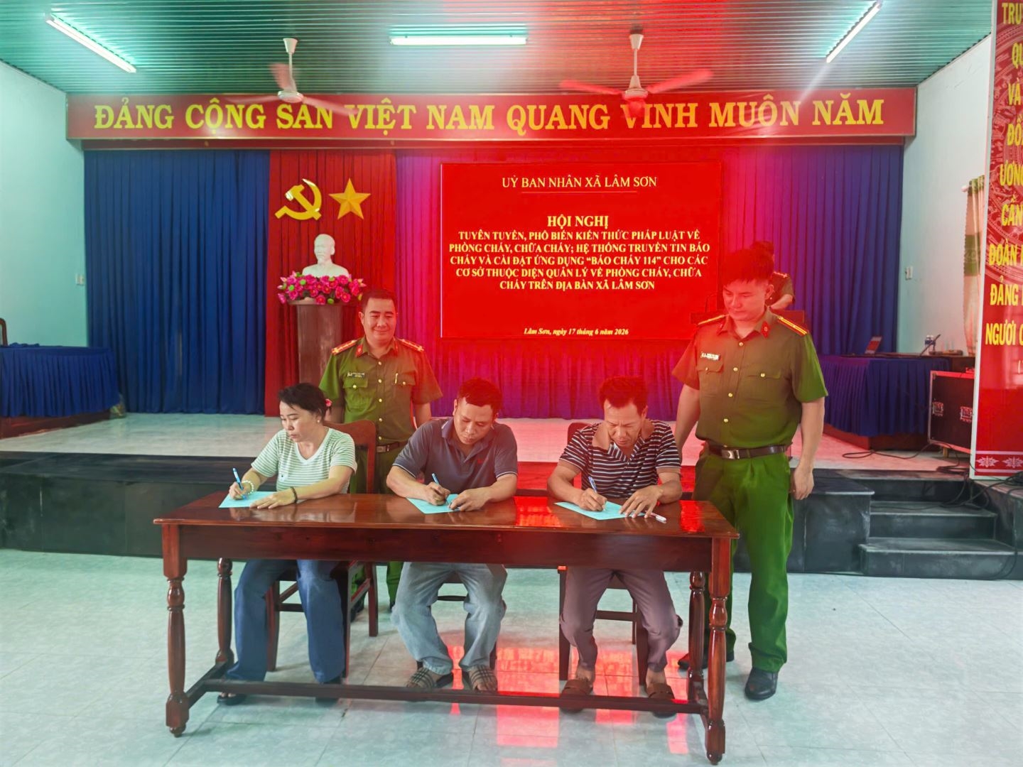 Tăng cường triển khai hệ thống truyền tin báo cháy và cài đặt ứng dụng “Báo cháy 114” trên địa bàn xã Lâm Sơn
