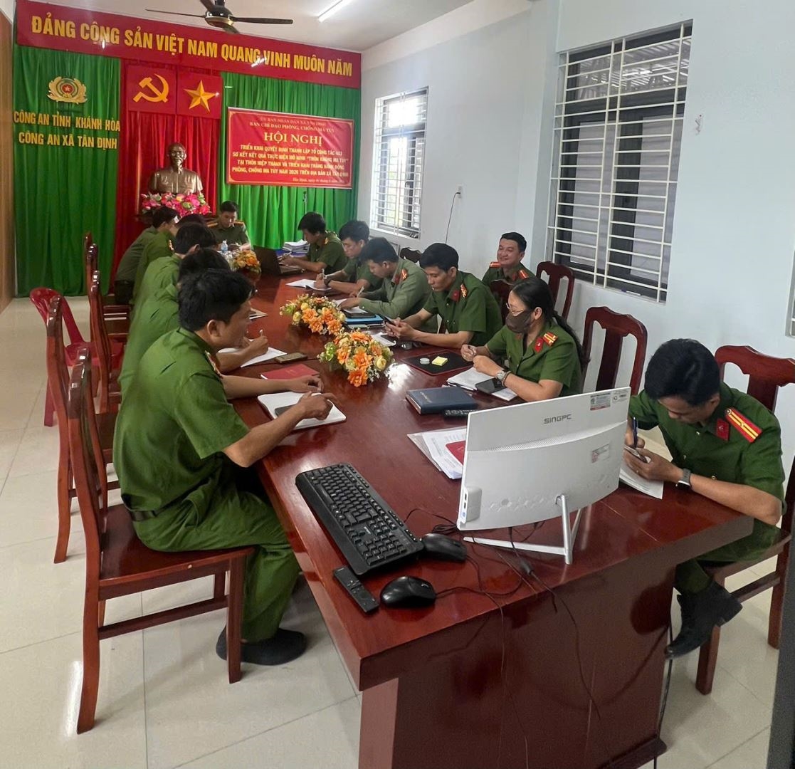 Công an xã Tân Định tổ chức học tập, quán triệt Nghị quyết số 10-NQ/TW, ngày 08/6/2026 của Bộ Chính trị