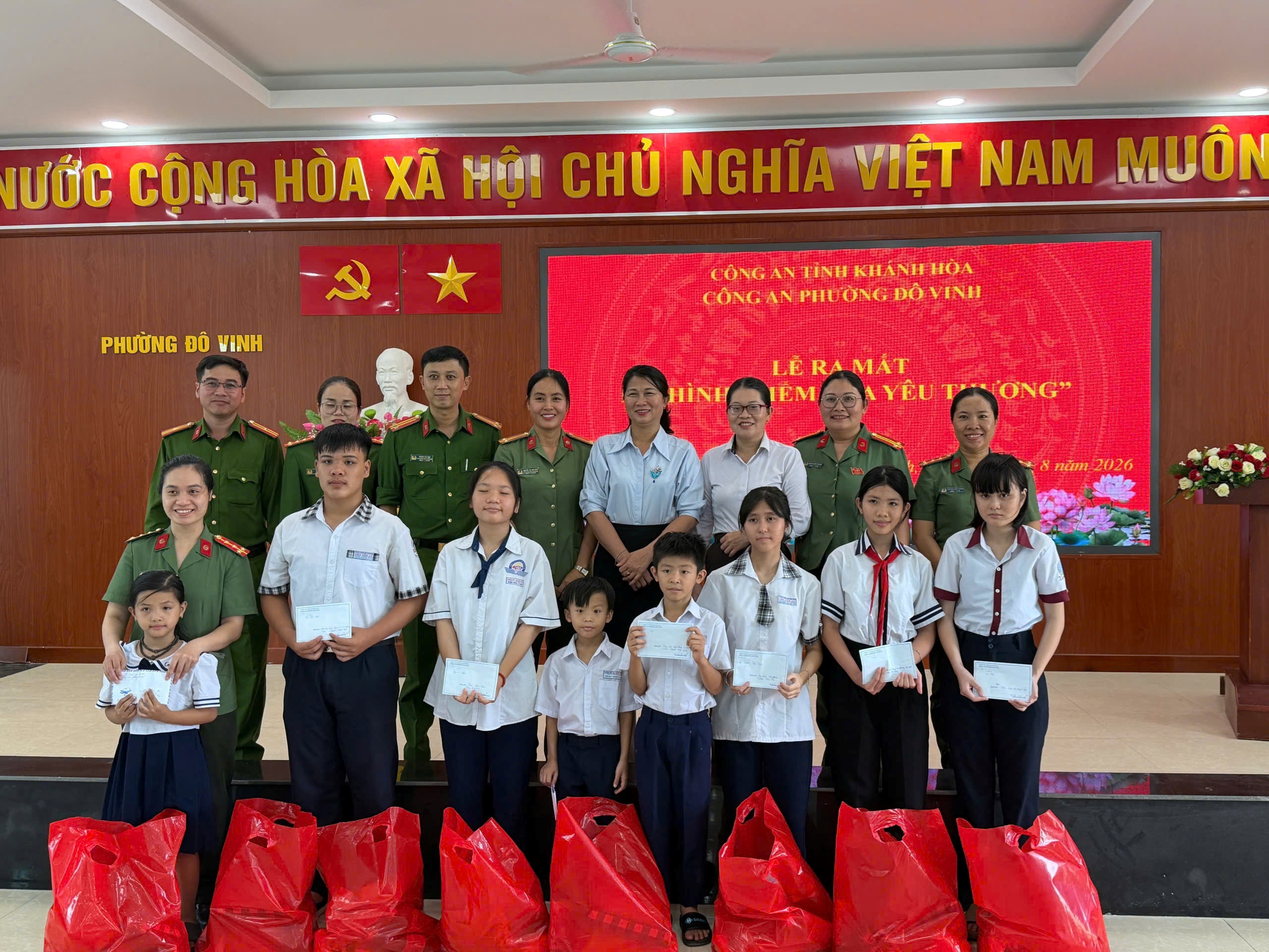 Công an phường Đô Vinh ra mắt mô hình “Điểm tựa yêu thương”