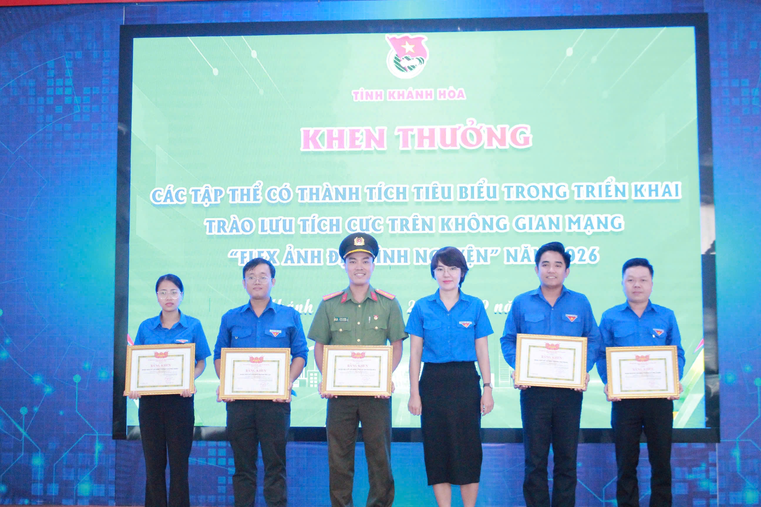 Tuổi trẻ Công an tỉnh Khánh Hòa vinh dự nhận bằng khen của Tỉnh đoàn Khánh Hòa trong trào lưu “flex ảnh đẹp tình nguyện” năm 2026