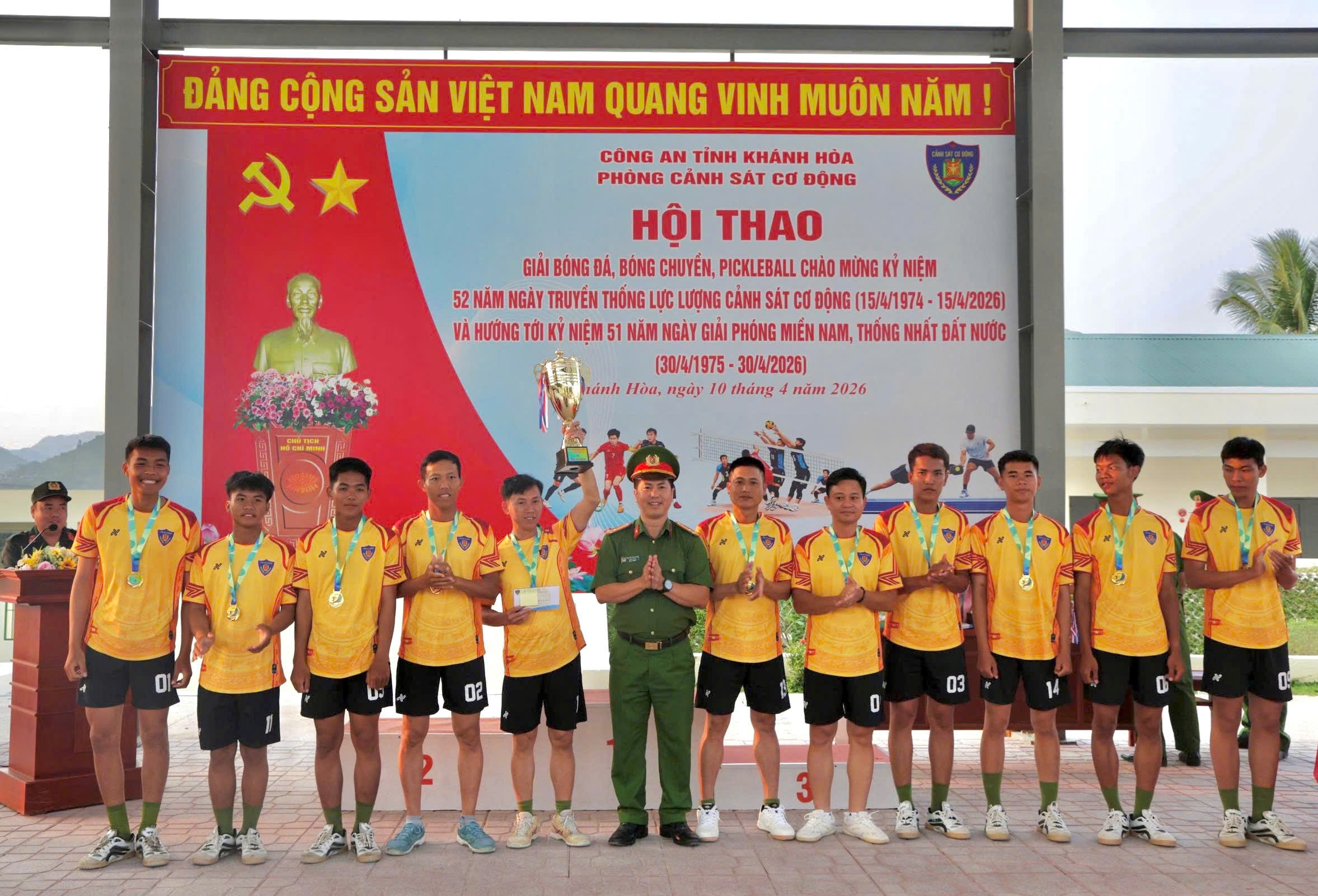 Bế mạc hội thao chào mừng 52 năm Ngày truyền thống lực lượng Cảnh sát cơ động