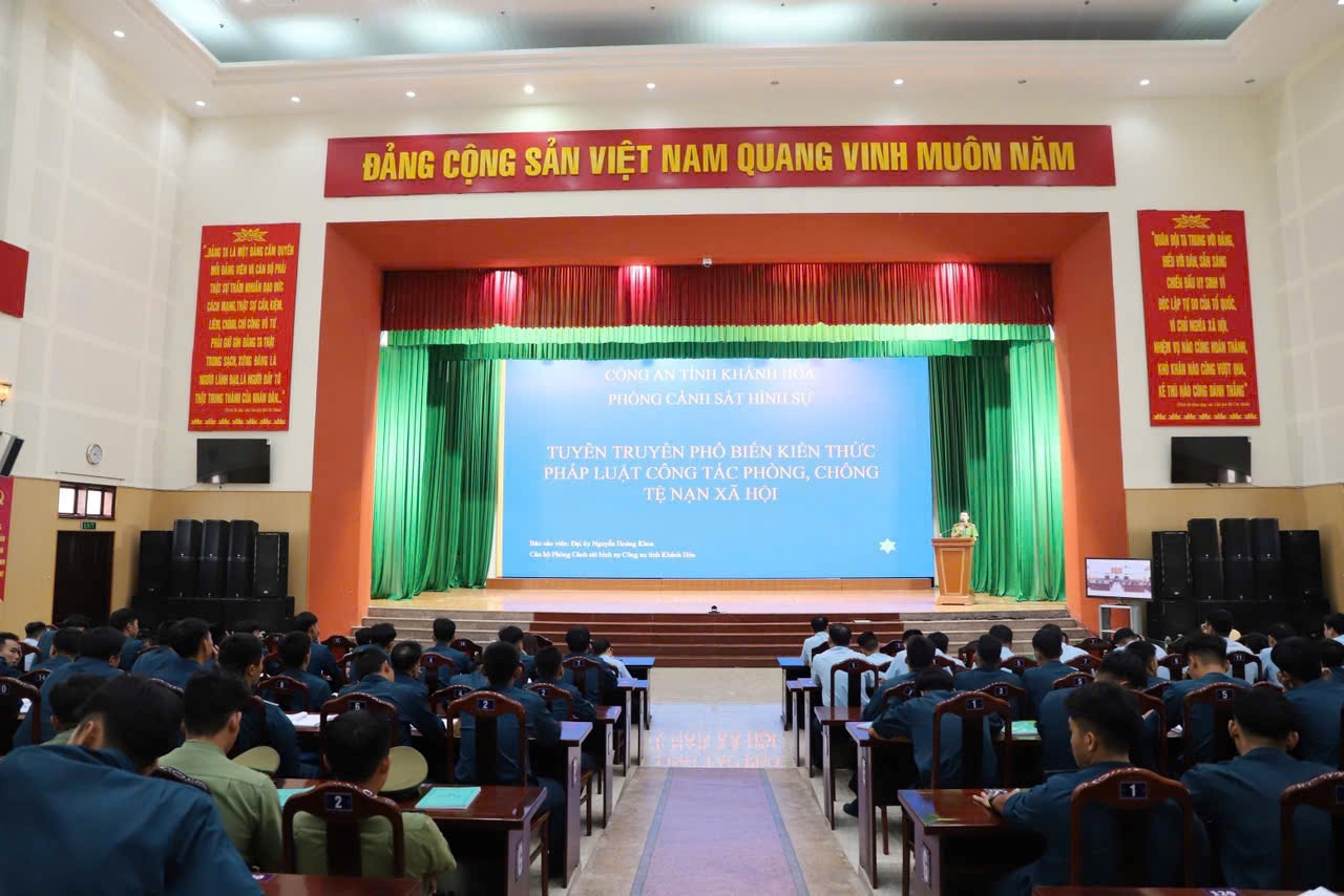 Đoàn Thanh niên Công an tỉnh Khánh Hòa phối hợp tổ chức Hội nghị tuyên truyền, phổ biến kiến thức pháp luật tại Trường Sĩ quan Không quân, hưởng ứng Chiến dịch Thanh niên tình nguyện Hè năm 2026