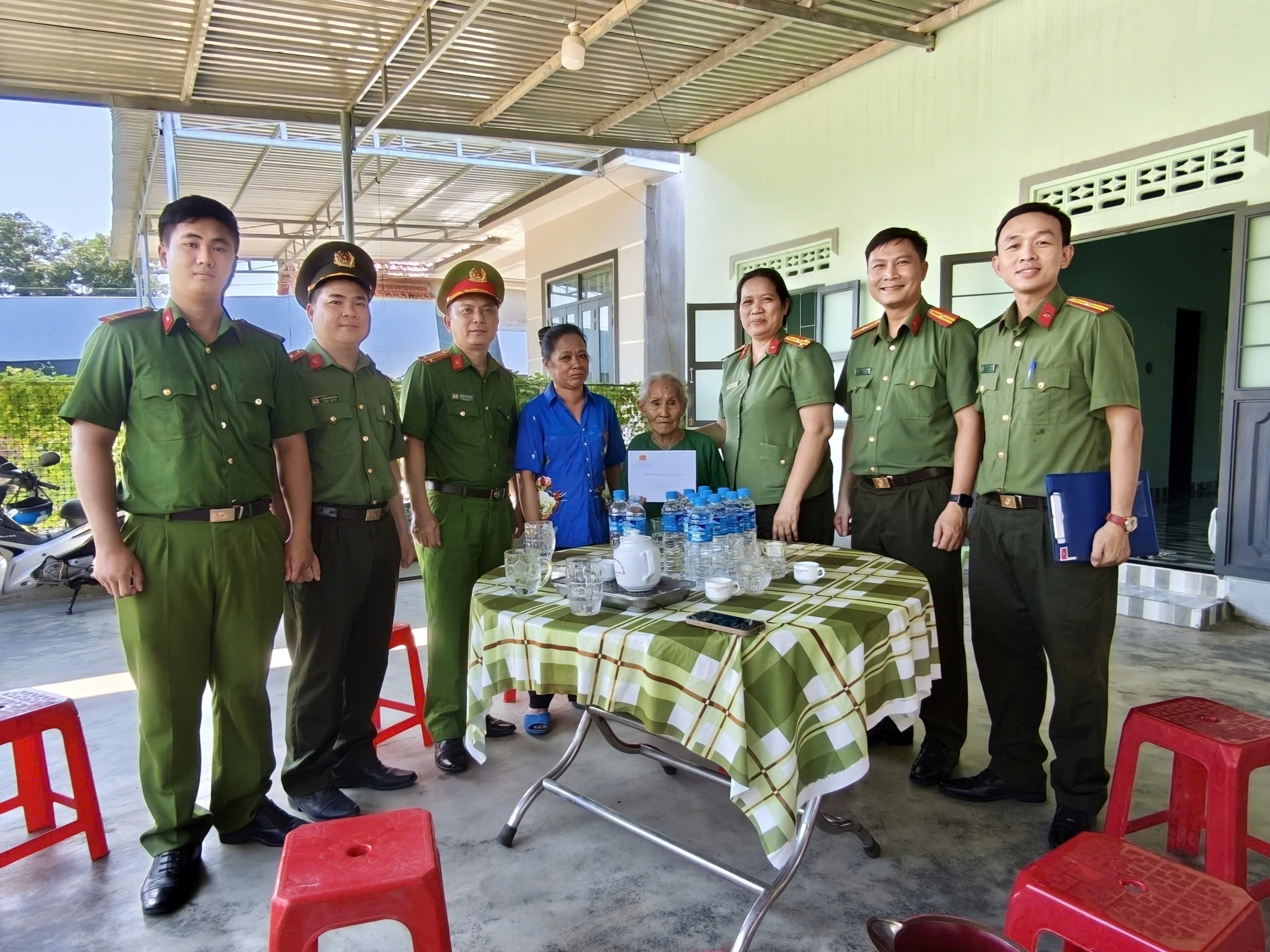 Tuổi trẻ Công an tỉnh Khánh Hòa tổ chức nhiều hoạt động tri ân kỷ niệm 79 năm Ngày Thương binh - Liệt sĩ