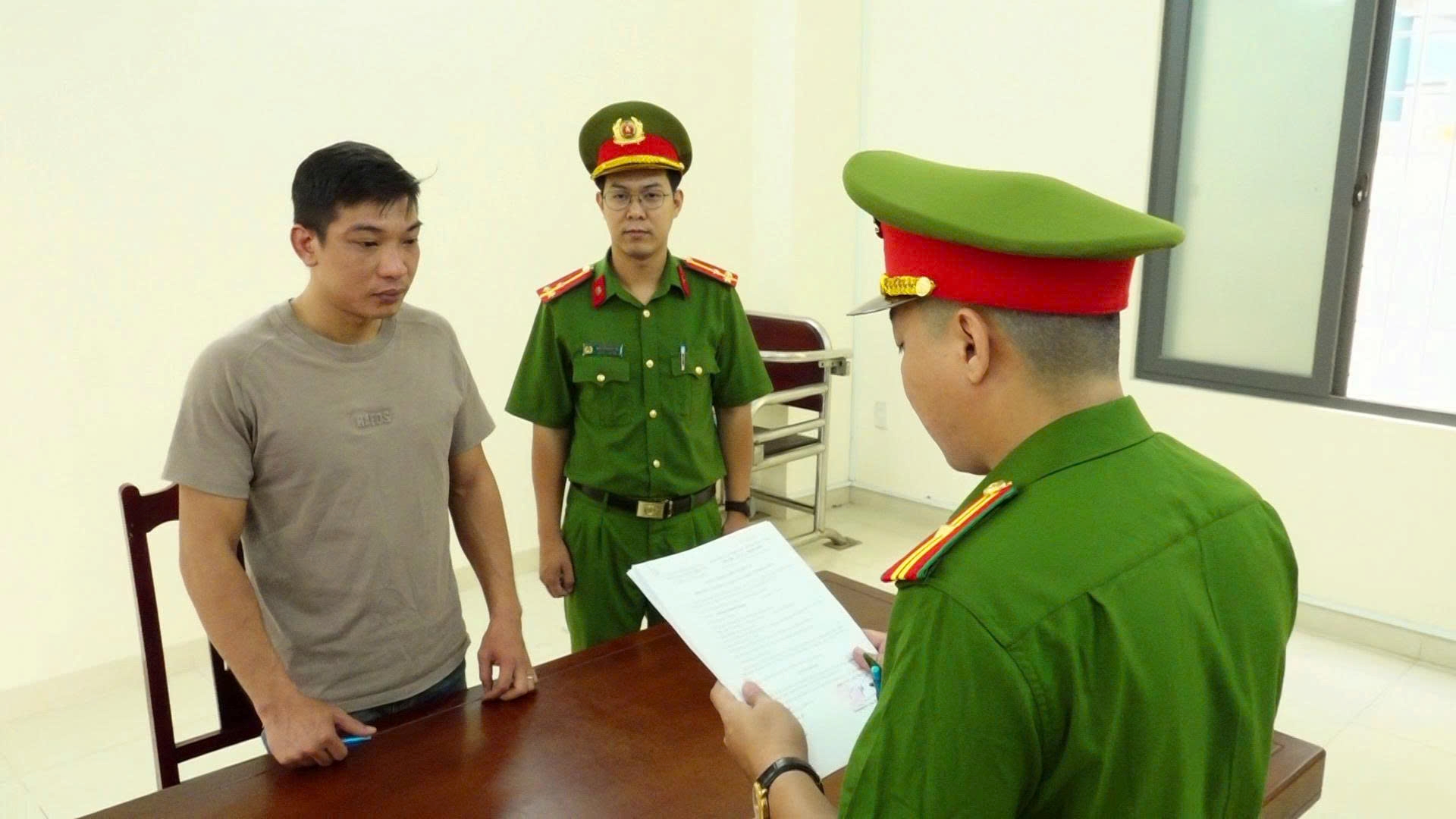Khởi tố đối tượng vi phạm  “Xâm phạm sở hữu công nghiệp”