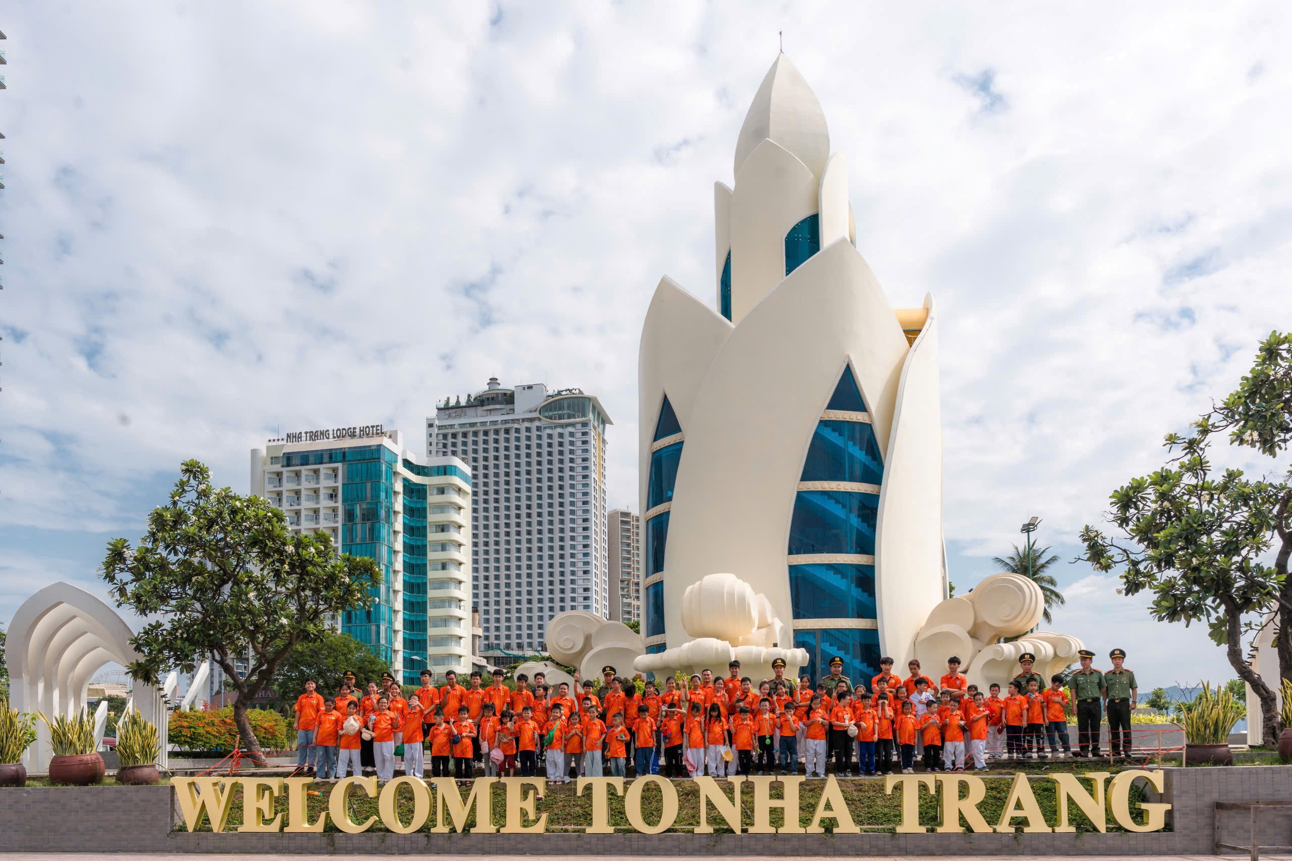 Đoàn Thanh niên Công an tỉnh Khánh Hòa tổ chức chương trình tham quan, dã ngoại, sinh hoạt chính trị cho 83 học viên Lớp dạy võ thuật karatedo ứng dụng Công an Khánh Hòa năm 2026