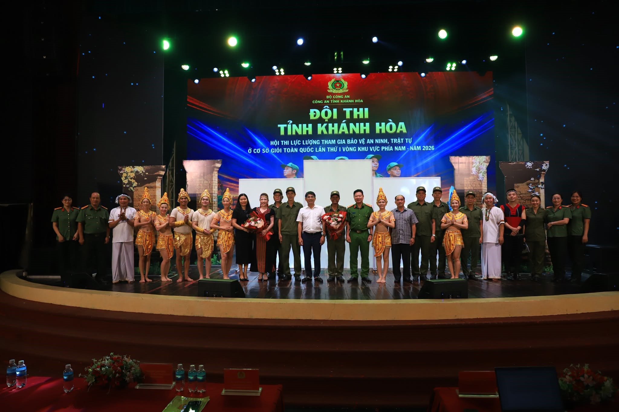 Đội tuyển Công an tỉnh Khánh Hòa báo cáo chương trình tham gia Hội thi lực lượng tham gia bảo vệ ANTT ở cơ sở giỏi toàn quốc