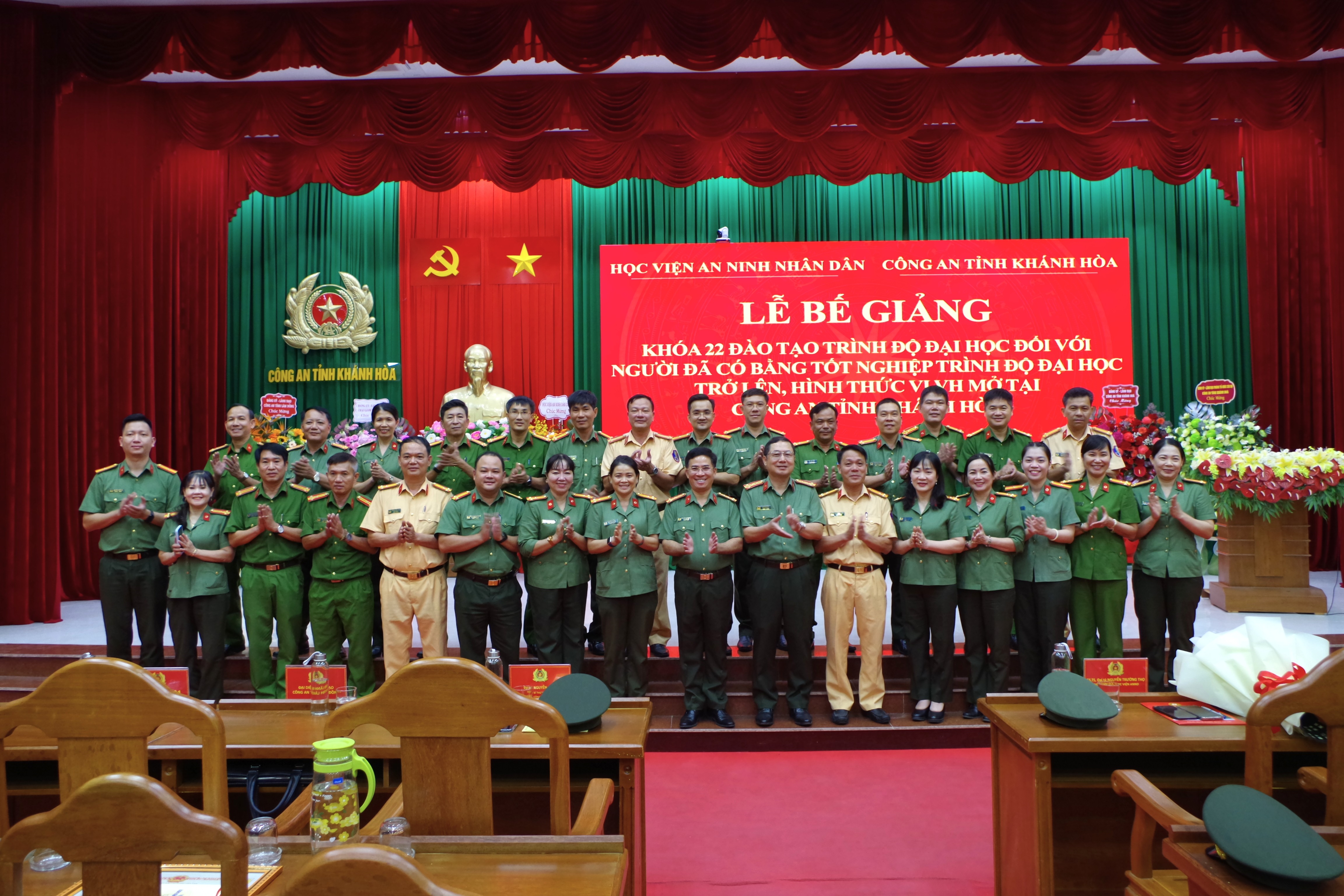 Học viện An ninh Nhân dân Bế giảng Khóa 22 đào tạo trình độ đại học hình thức vừa làm vừa học tại Công an tỉnh Khánh Hòa
