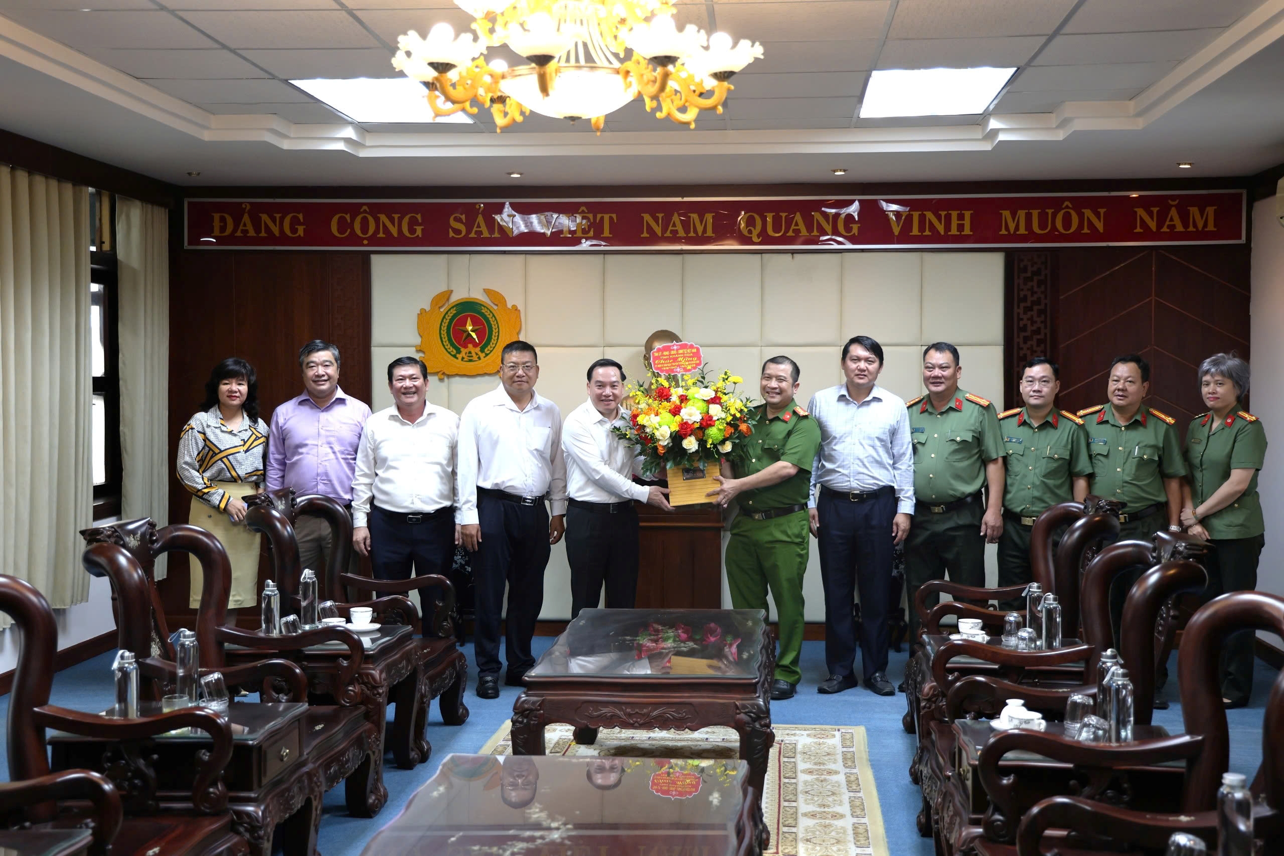 Lãnh đạo tỉnh Khánh Hòa thăm, chúc mừng Công an tỉnh Nhân kỷ niệm 81 Năm Ngày Truyền thống CAND