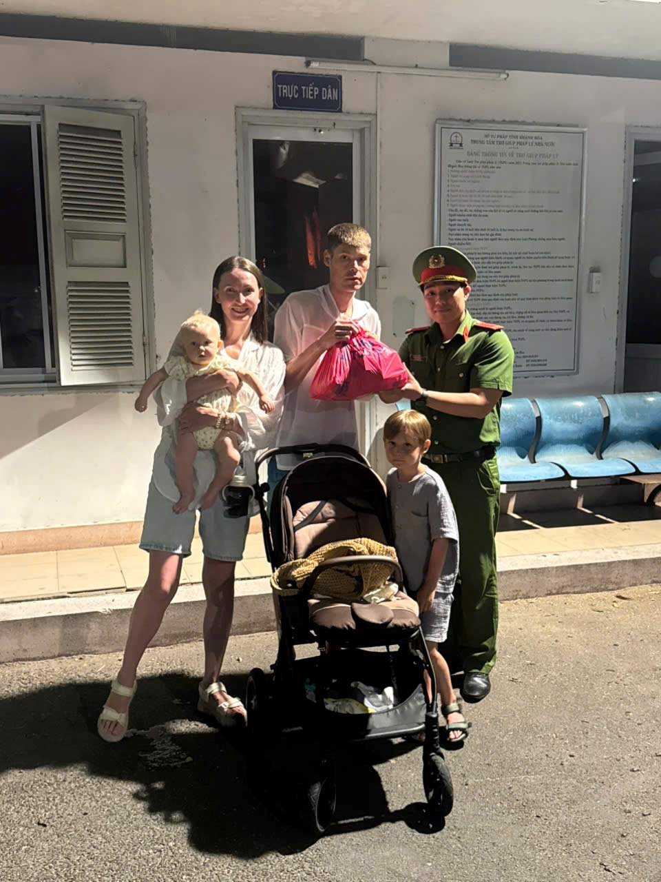 Kịp thời giúp du khách nước ngoài tìm lại đồ bỏ quên trên taxi