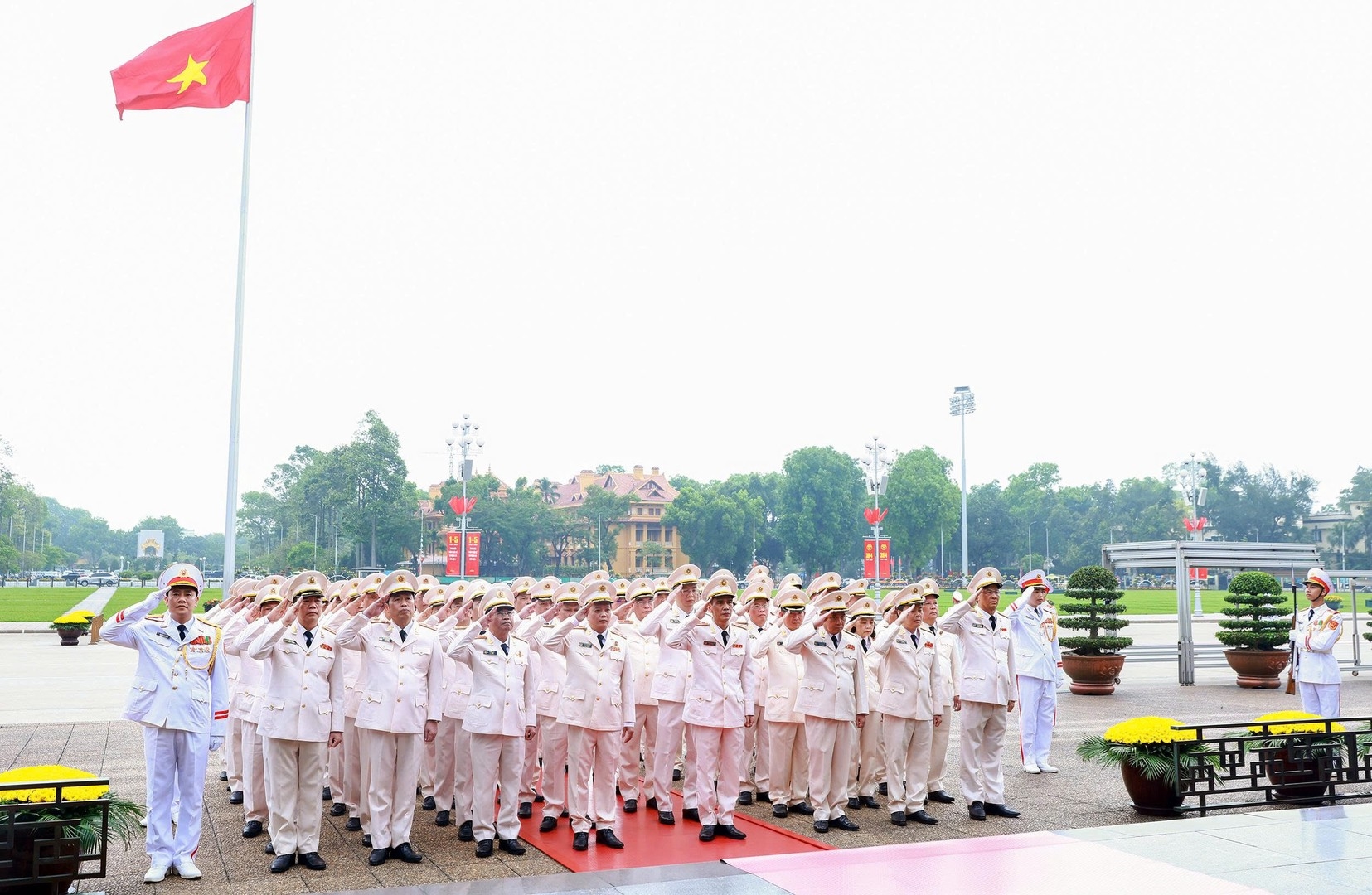 Đoàn đại biểu Đảng ủy Công an Trung ương, Bộ Công an vào Lăng viếng Chủ tịch Hồ Chí Minh