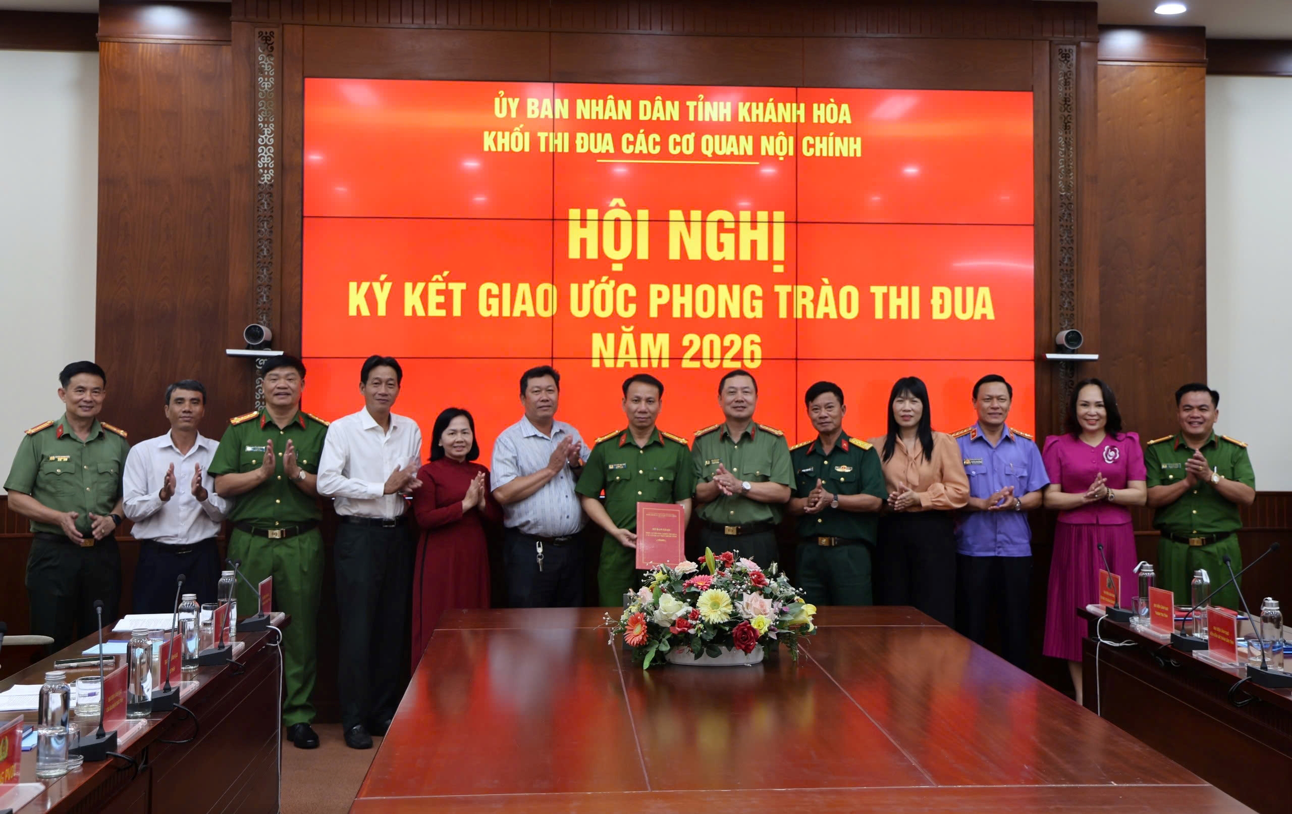 Tổ chức ký kết giao ước thi đua trong phong trào thi đua  năm 2026 Khối các cơ quan nội chính tỉnh Khánh Hòa