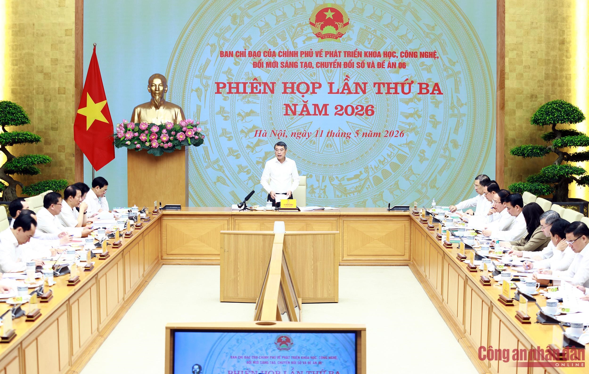 Tạo đột phá phát triển kinh tế, xã hội trên nền tảng khoa học, công nghệ và chuyển đổi số