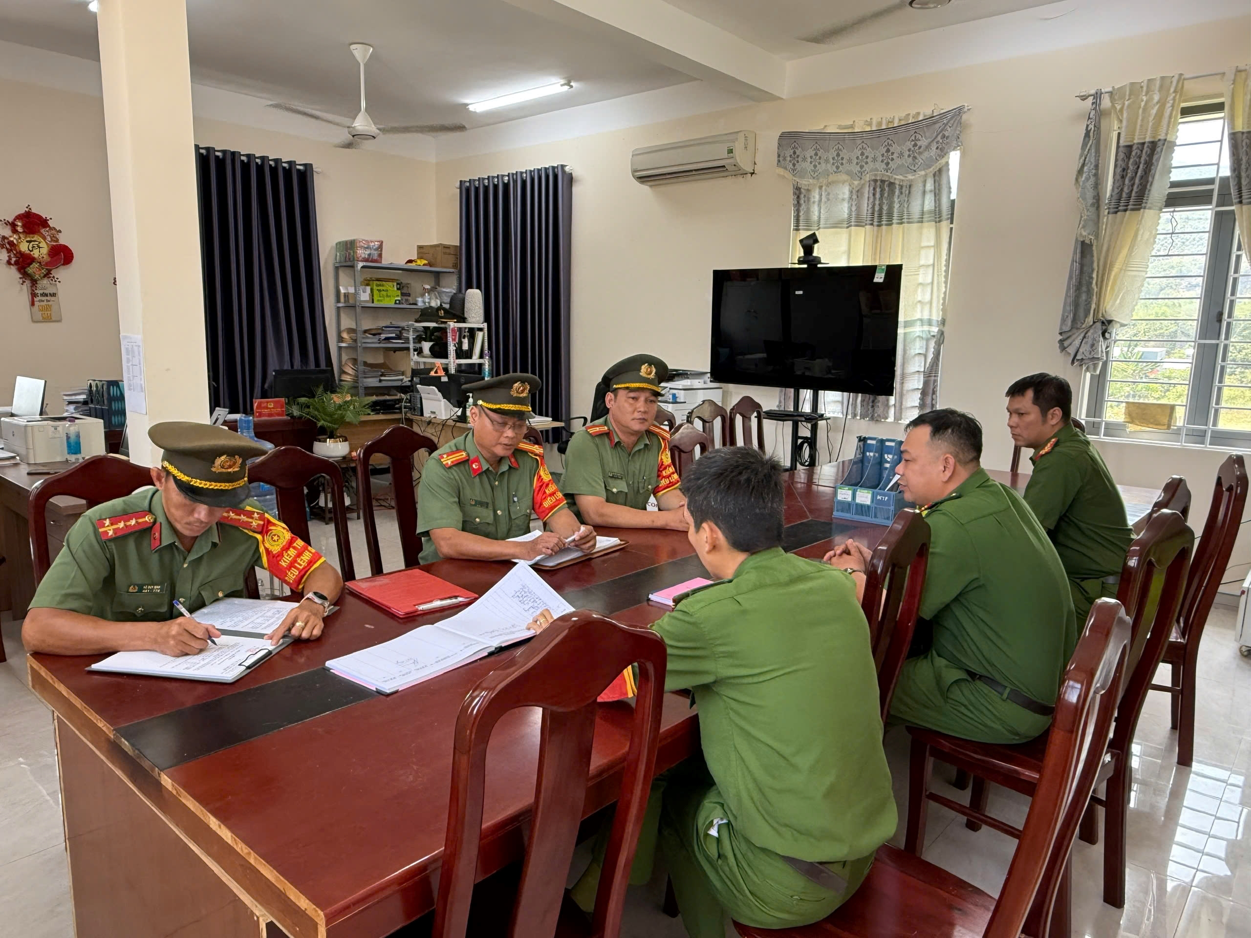 Công an tỉnh Khánh Hòa tăng cường kiểm tra Điều lệnh Công an nhân dân trong dịp nghỉ Lễ 30/4, 01/5