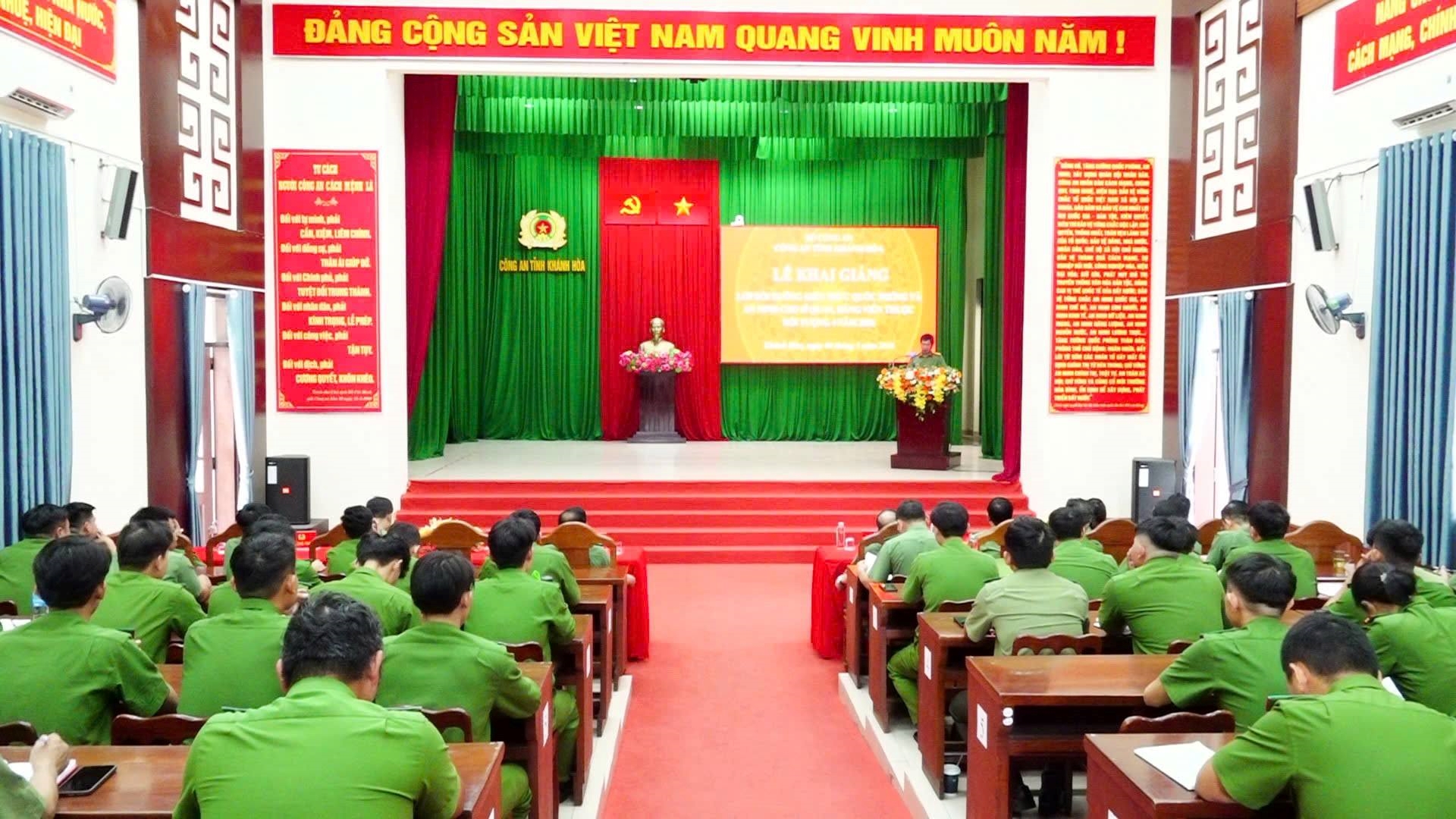Khai giảng lớp bồi dưỡng kiến thức quốc phòng và an ninh đối tượng 4