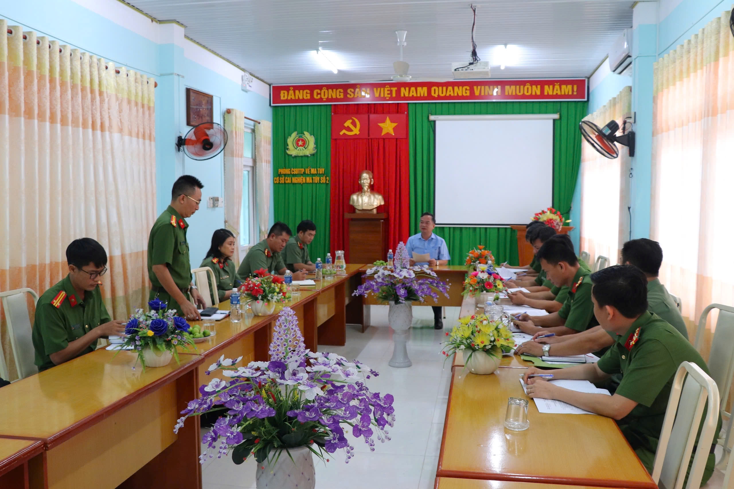 Khẩn trương hoàn thiện cơ sở vật chất, trang thiết bị, nâng cao hiệu quả công tác cai nghiện ma túy trên địa bàn