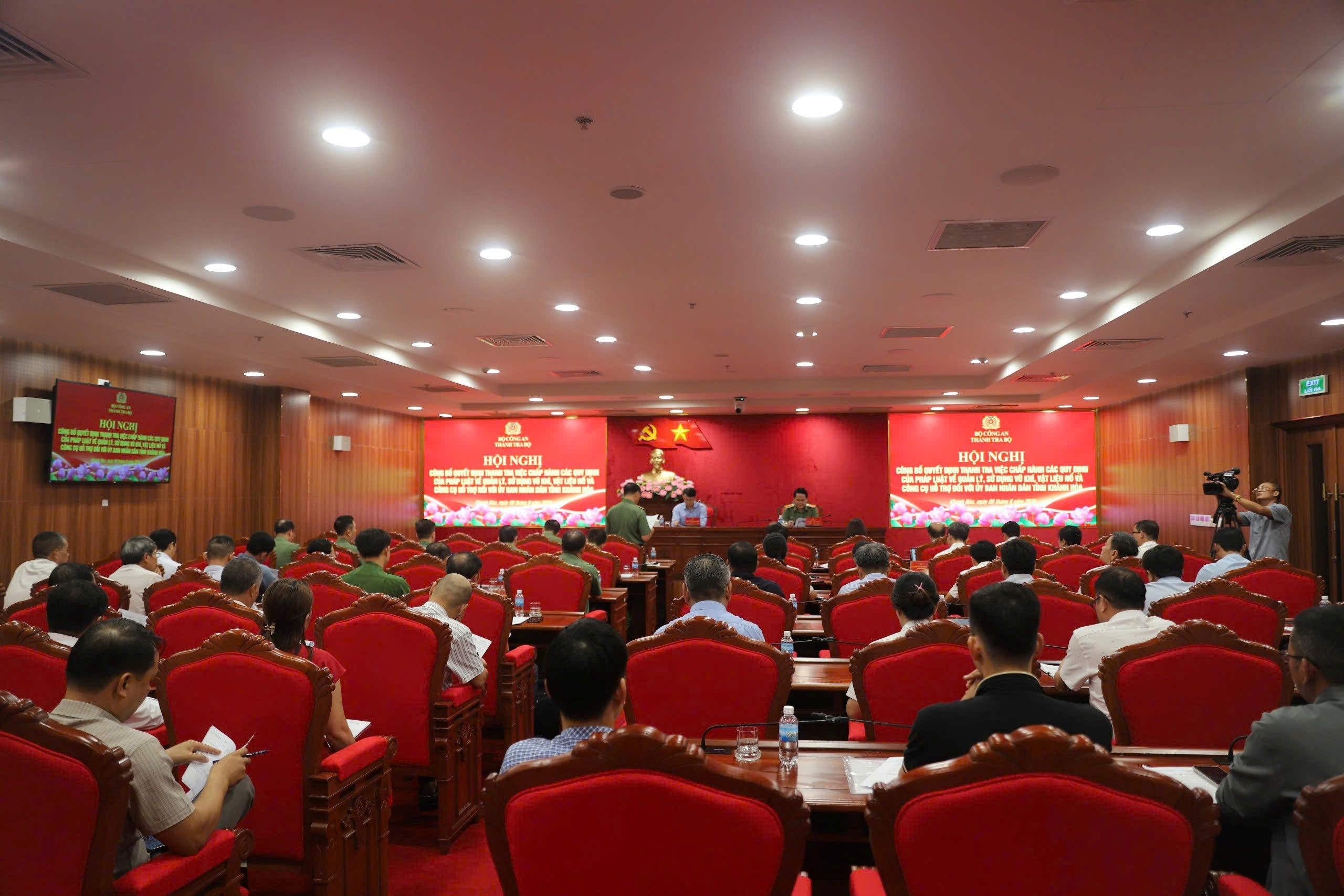Hội nghị công bố Quyết định thanh tra việc chấp hành các quy định của pháp luật về quản lý, sử dụng vũ khí, vật liệu nổ và công cụ hỗ trợ đối với UBND tỉnh Khánh Hòa