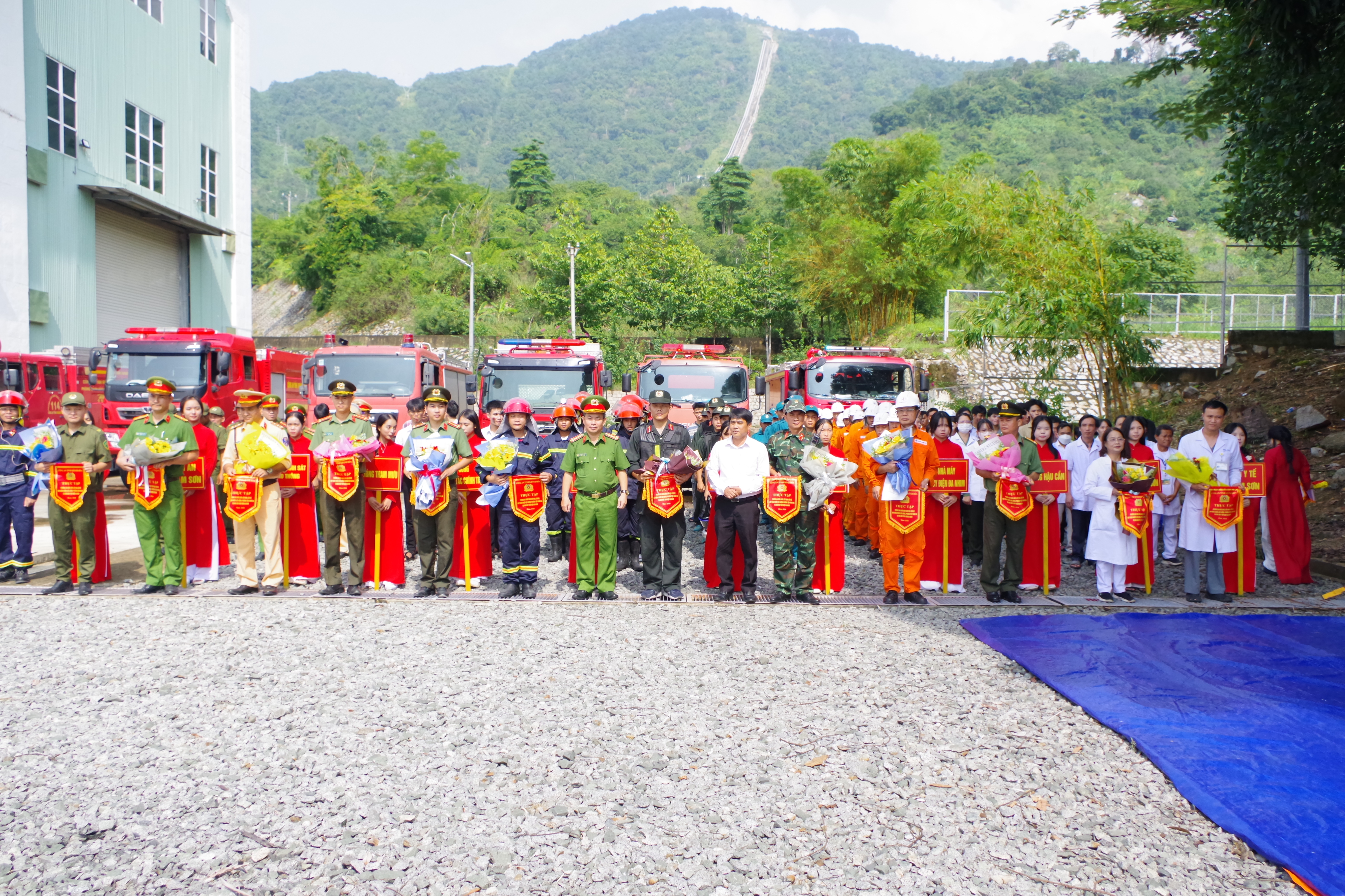 Công an tỉnh Khánh Hòa thực tập phương án chữa cháy, cứu nạn, cứu hộ, huy động nhiều lực lượng phương tiện tại nhà máy thủy điện Đa Nhim