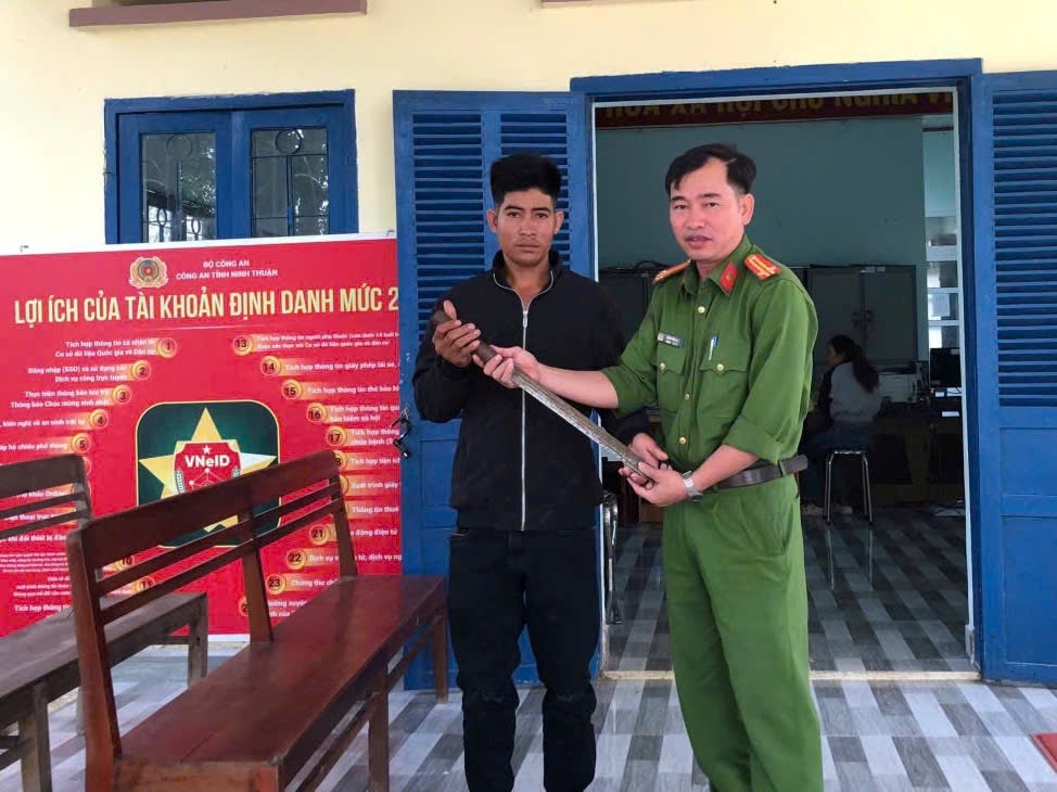 Đẩy mạnh tuyên truyền, hoàn thiện thể chế pháp luật về quản lý vũ khí, vật liệu nổ và công cụ hỗ trợ, xây dựng nền tảng vững chắc bảo vệ an ninh Quốc gia và trật tự an toàn xã hội