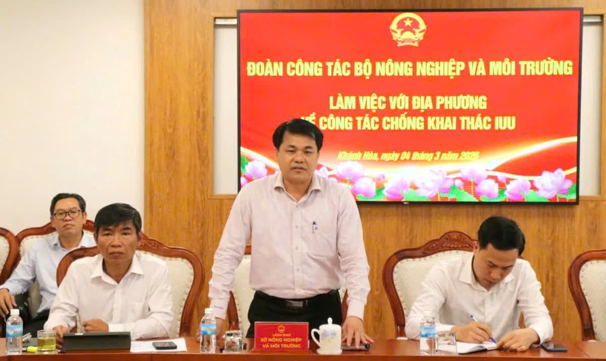 Khen thưởng đột xuất công tác điều tra, đấu tranh phòng, chống tội phạm liên quan đến công tác IUU trên địa bàn tỉnh Khánh Hòa