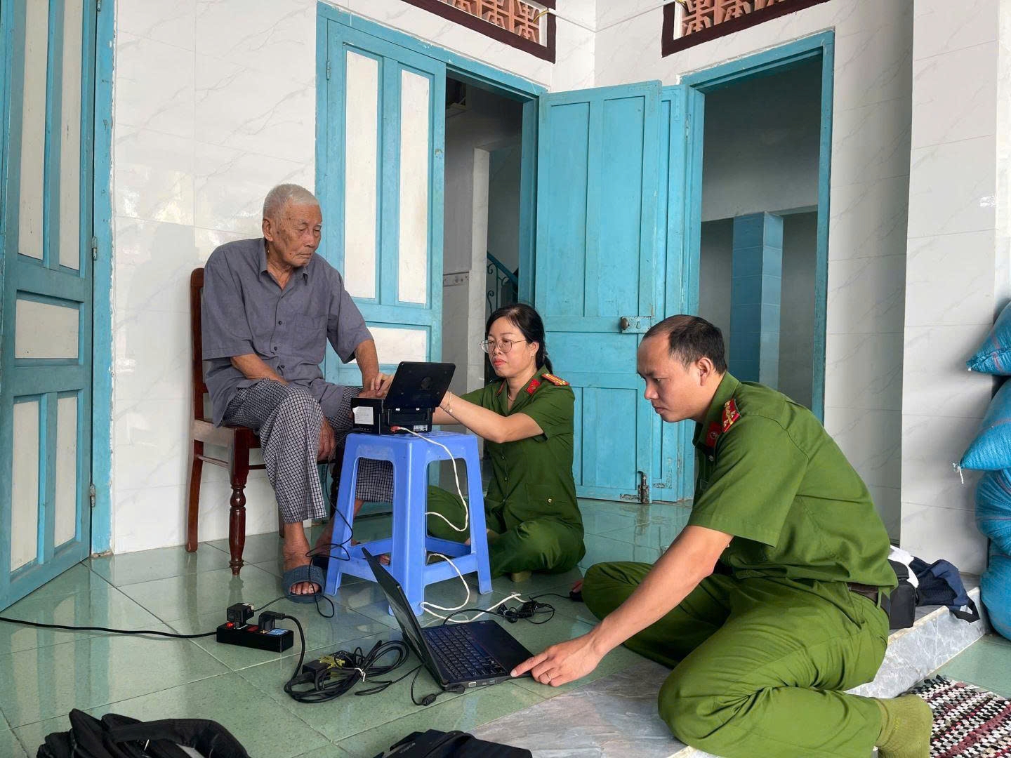 Lan tỏa tinh thần “Gần dân nhất” từ những tấm Căn cước làm tận nhà