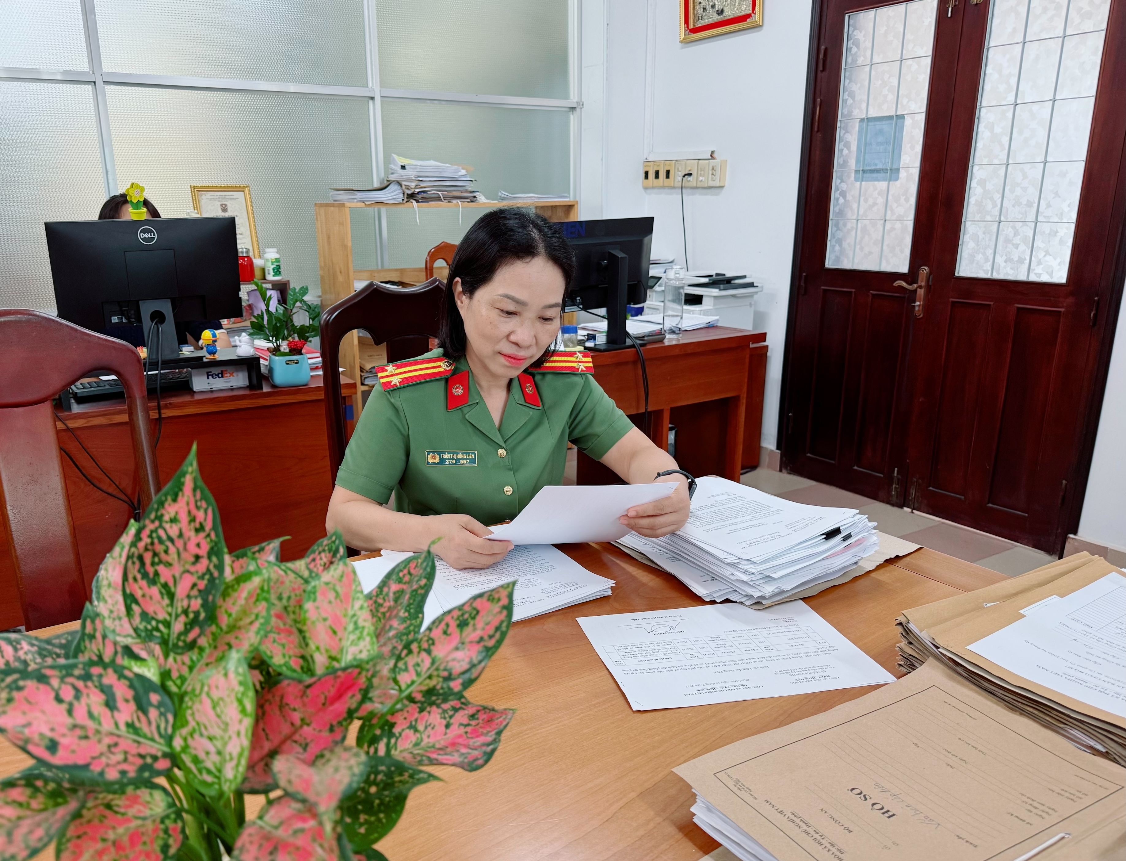 Nữ cán bộ Phòng Tham mưu: Trách nhiệm từ công việc hằng ngày
