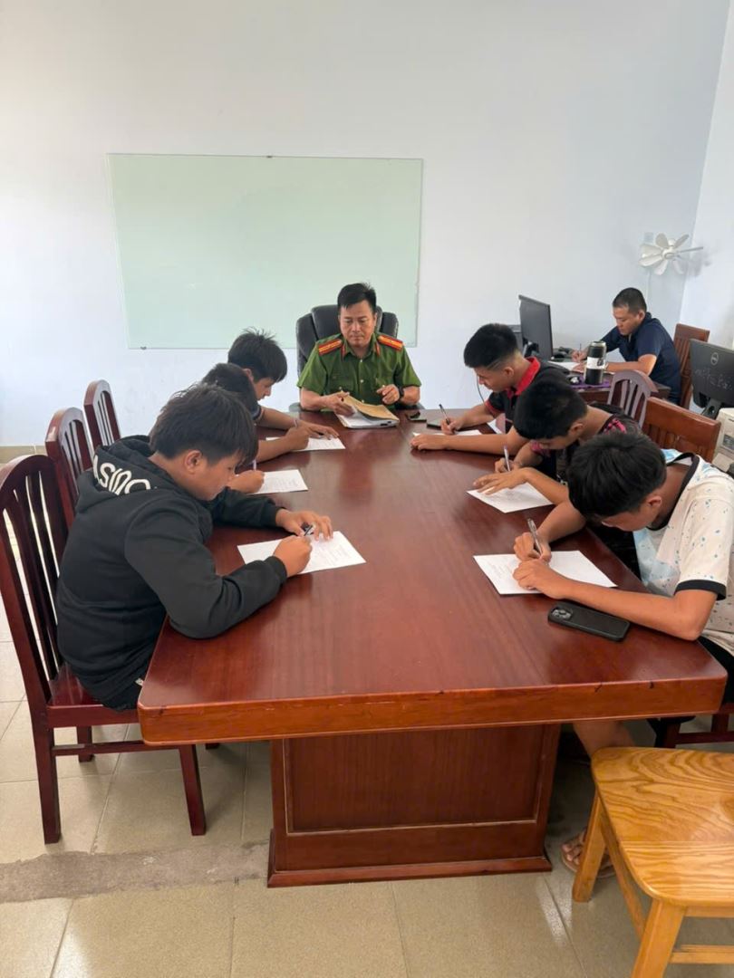 Công an phường tiến hành làm việc số thanh thiếu niên