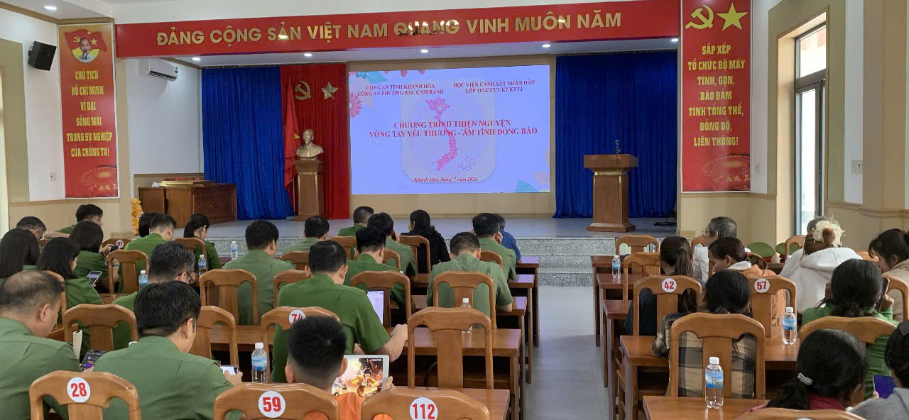 Chương trình thiện nguyện với chủ đề “Vòng tay yêu thương - Ấm tình đồng bào”