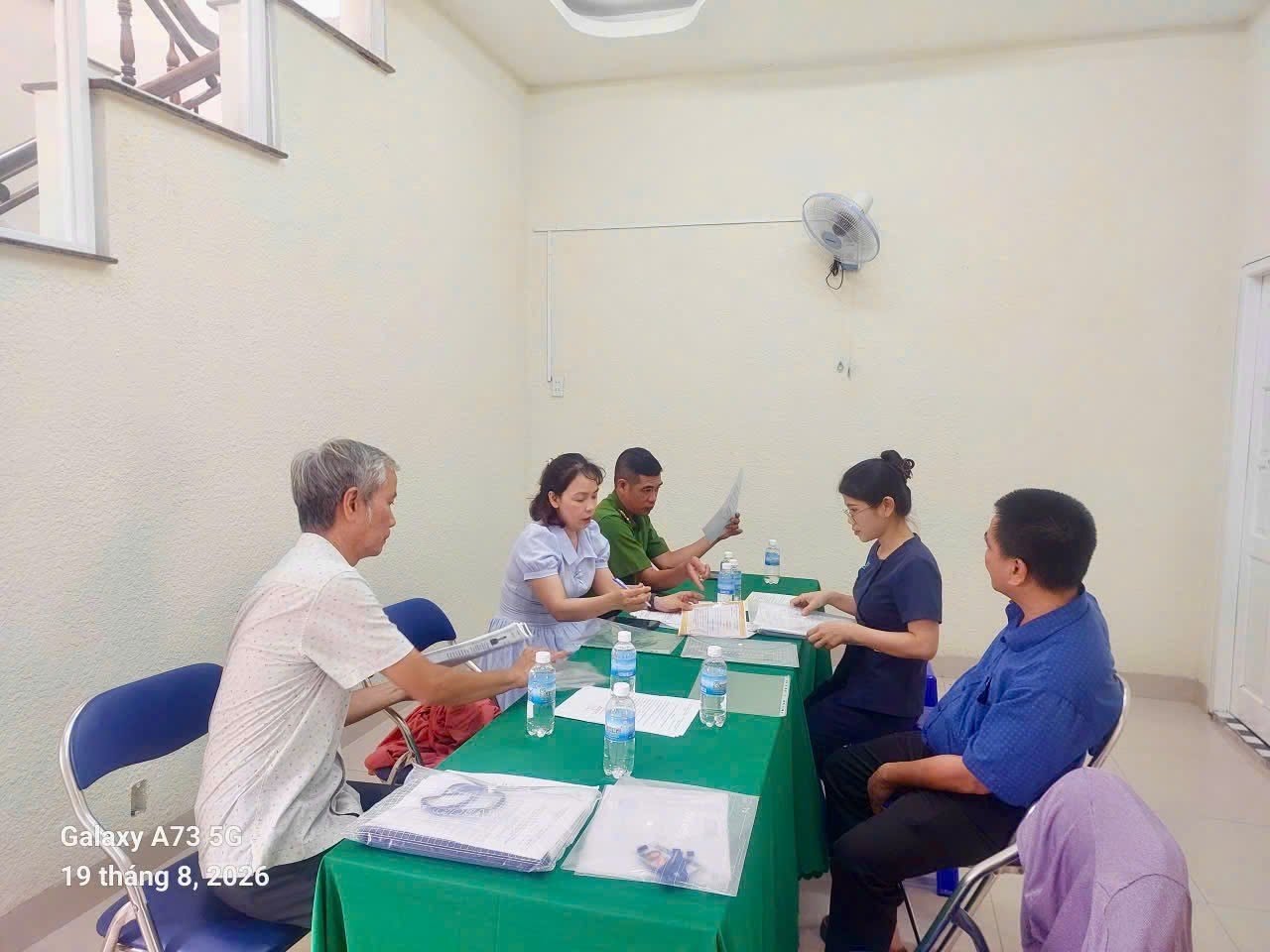 Công an phường cung Đoàn kiểm tra tiến hành  kiểm tra điều kiện hoạt động tại cơ sở kinh doanh trong lĩnh vực y tế