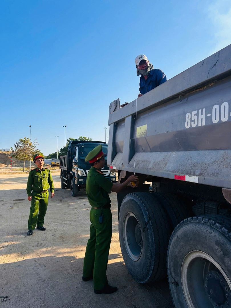 Công an phường Đông Hải kiểm tra thực tế phương tiện