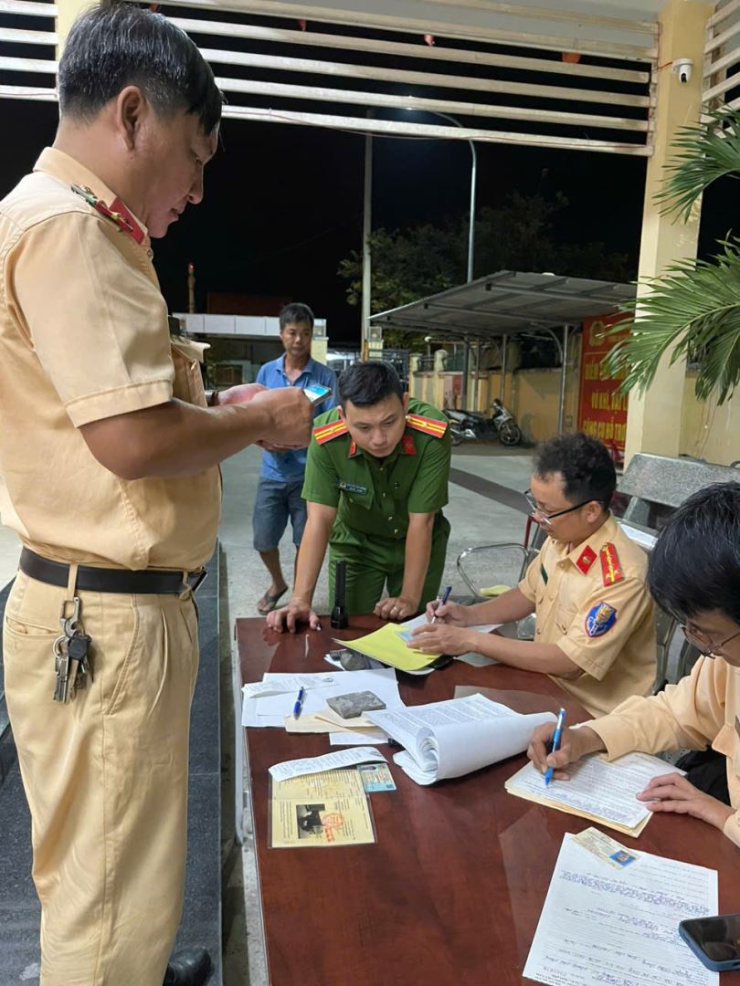 Tổ công tác lập biên bản vi phạm theo quy định pháp luật.