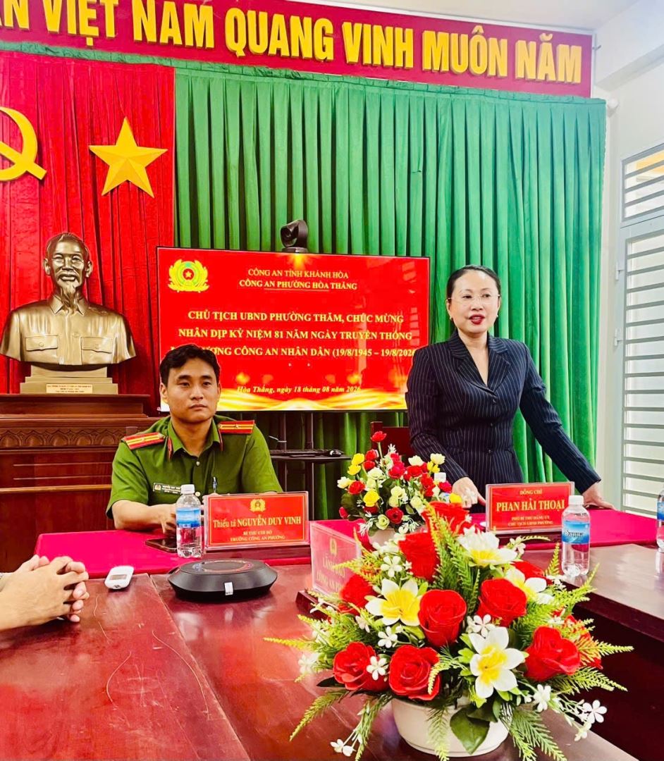 Đồng chí Phan Hải Thoại – Chủ tịch UBND phường ghi nhận, biểu dương  lực lượng Công an phường
