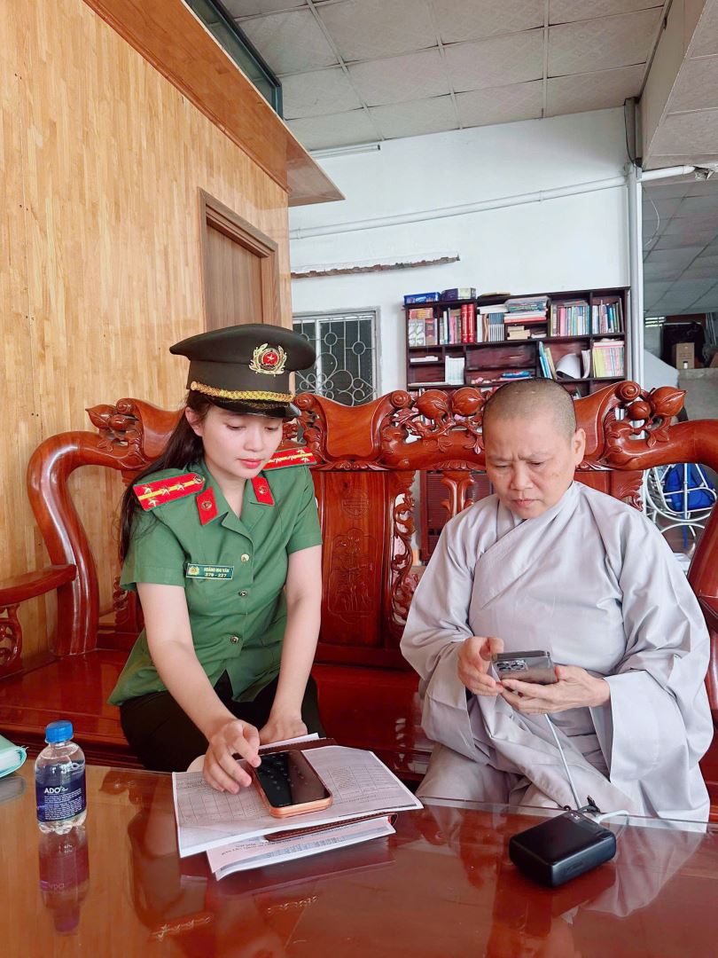 Cô Lê Thị Minh Nguyệt (Pháp danh Thông Cát) - Người đứng đầu cơ sở BTXH.
