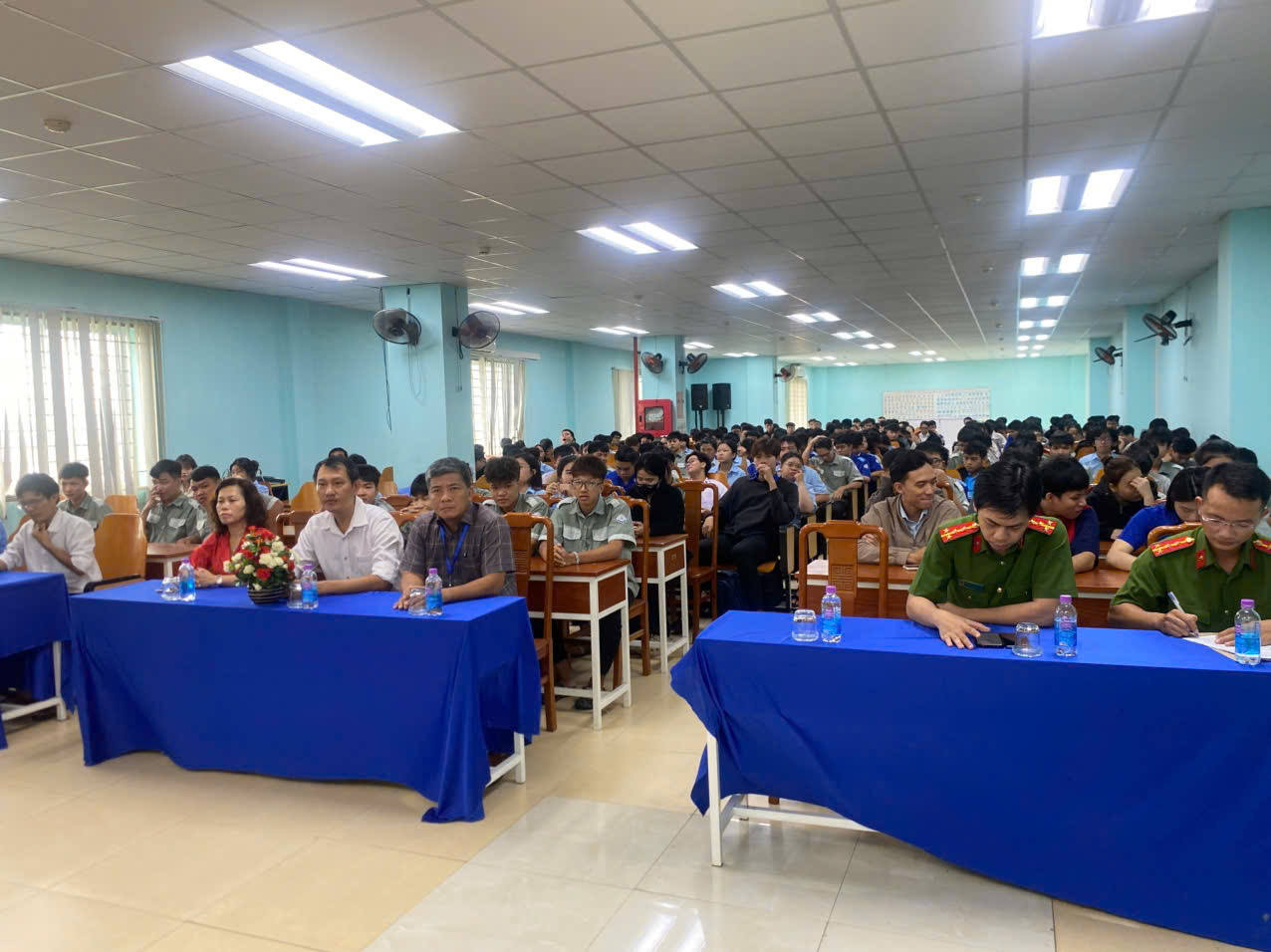 Quang cảnh buổi tuyên truyền