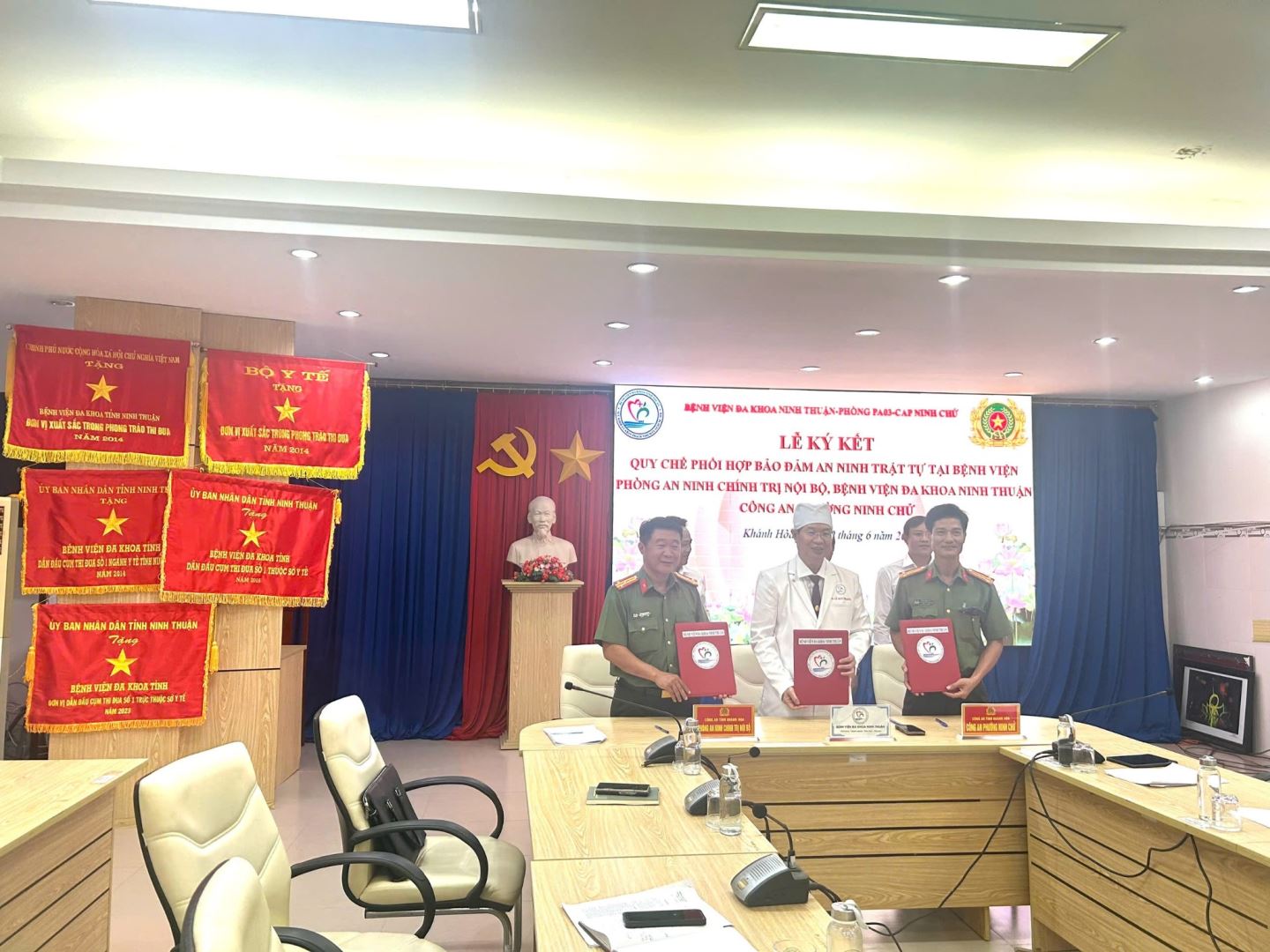 Buổi lễ ký kết quy chế phối hợp giữa lực lượng Công an cùng Bện viện Đa khoa Ninh Thuận
