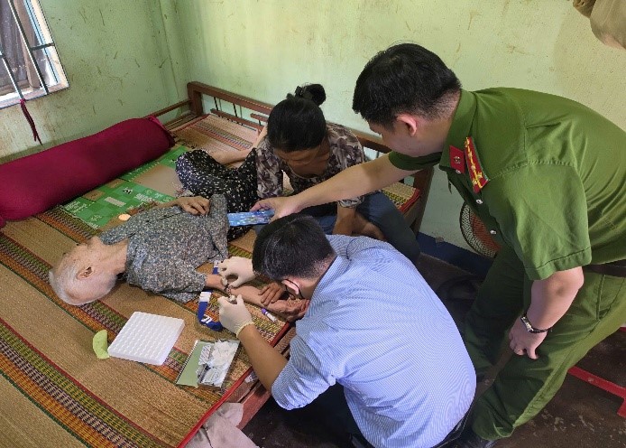 Tổ công tác lấy mẫu ADN lưu động