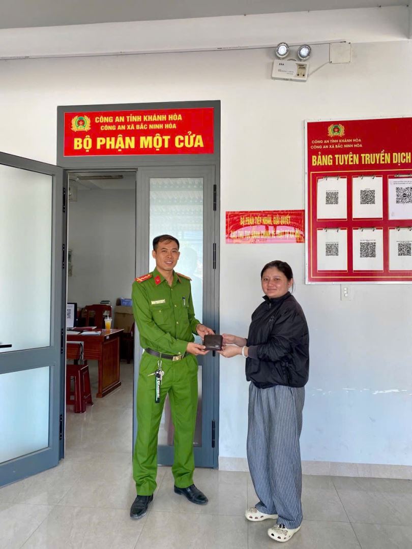 Công an xã Bắc Ninh Hoà nhận thư cảm ơn của người dân