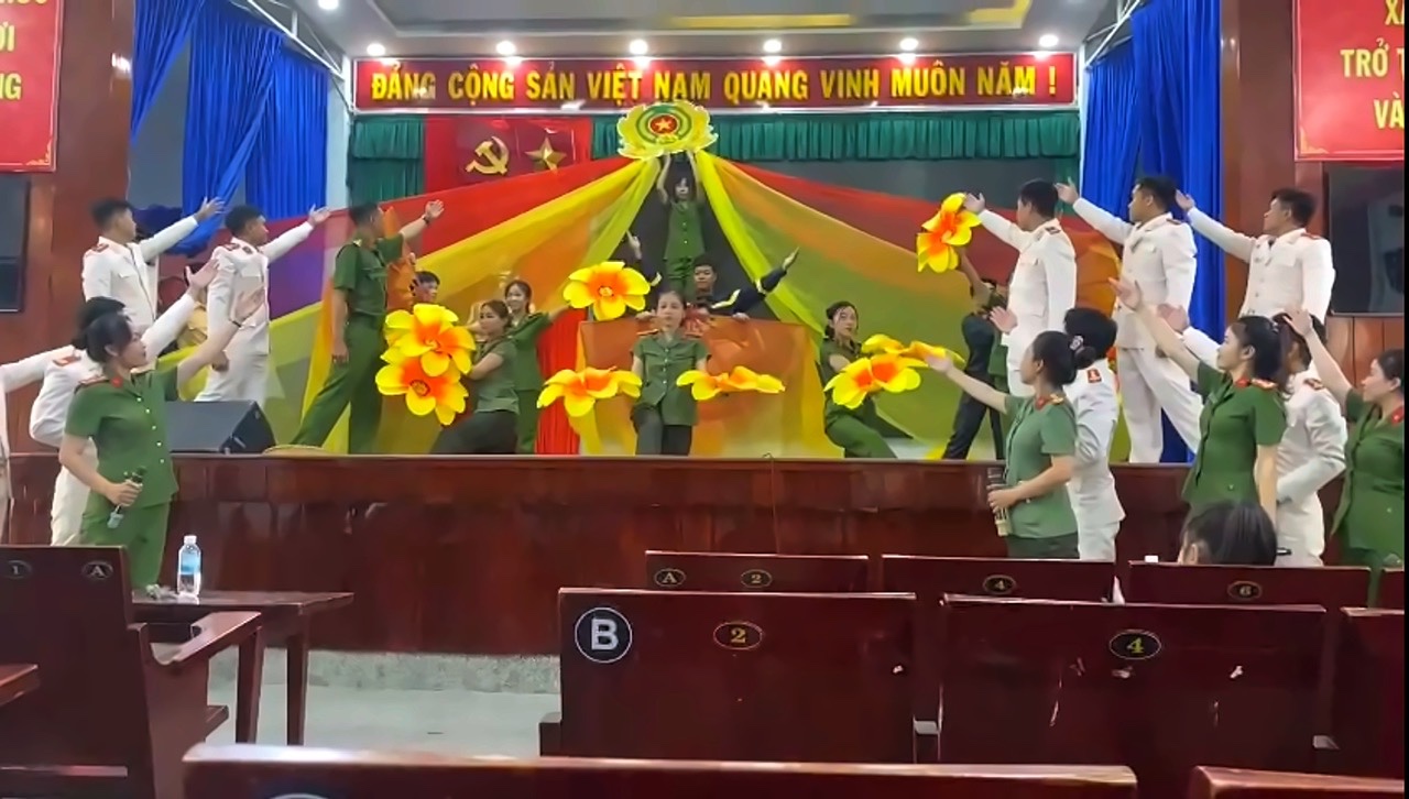 Cán bộ, chiến sĩ thuộc đoàn NTQC Cụm thi đua số 9 tích cực tập luyện