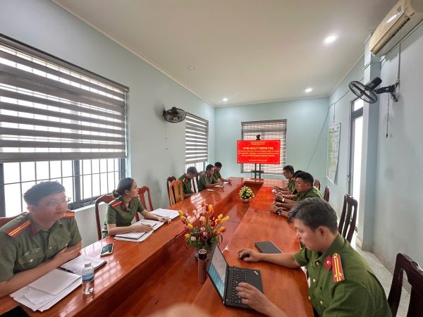 Quang cảnh buổi sinh hoạt chính trị