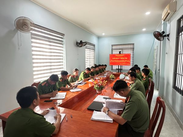 Quang cảnh buổi sinh hoạt Chi bộ Công an xã tháng 8 năm 2026