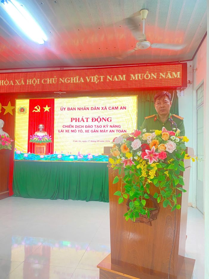 Đại diện chỉ huy Công an xã quán triệt kế hoạch của Ủy ban nhân dân xã