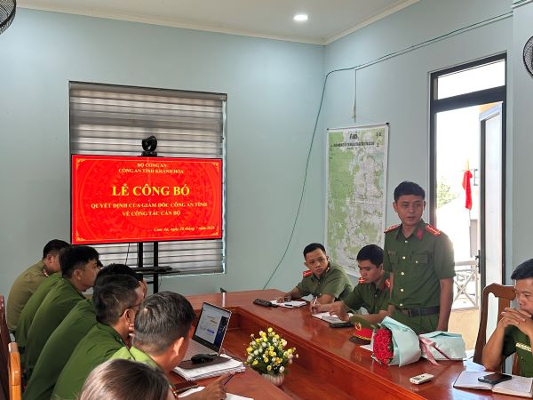 Cán bộ nhận công tác phát biểu nhận nhiệm vụ